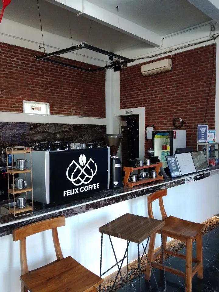 FELIX COFFEE & BILLIARD