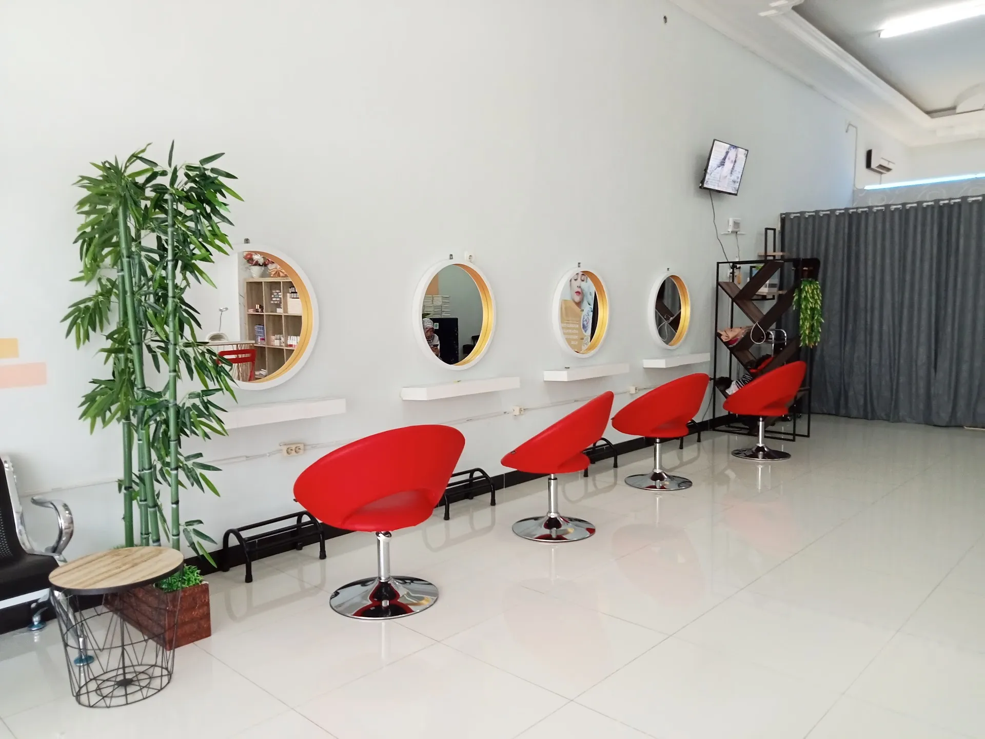 Flams salon adipala