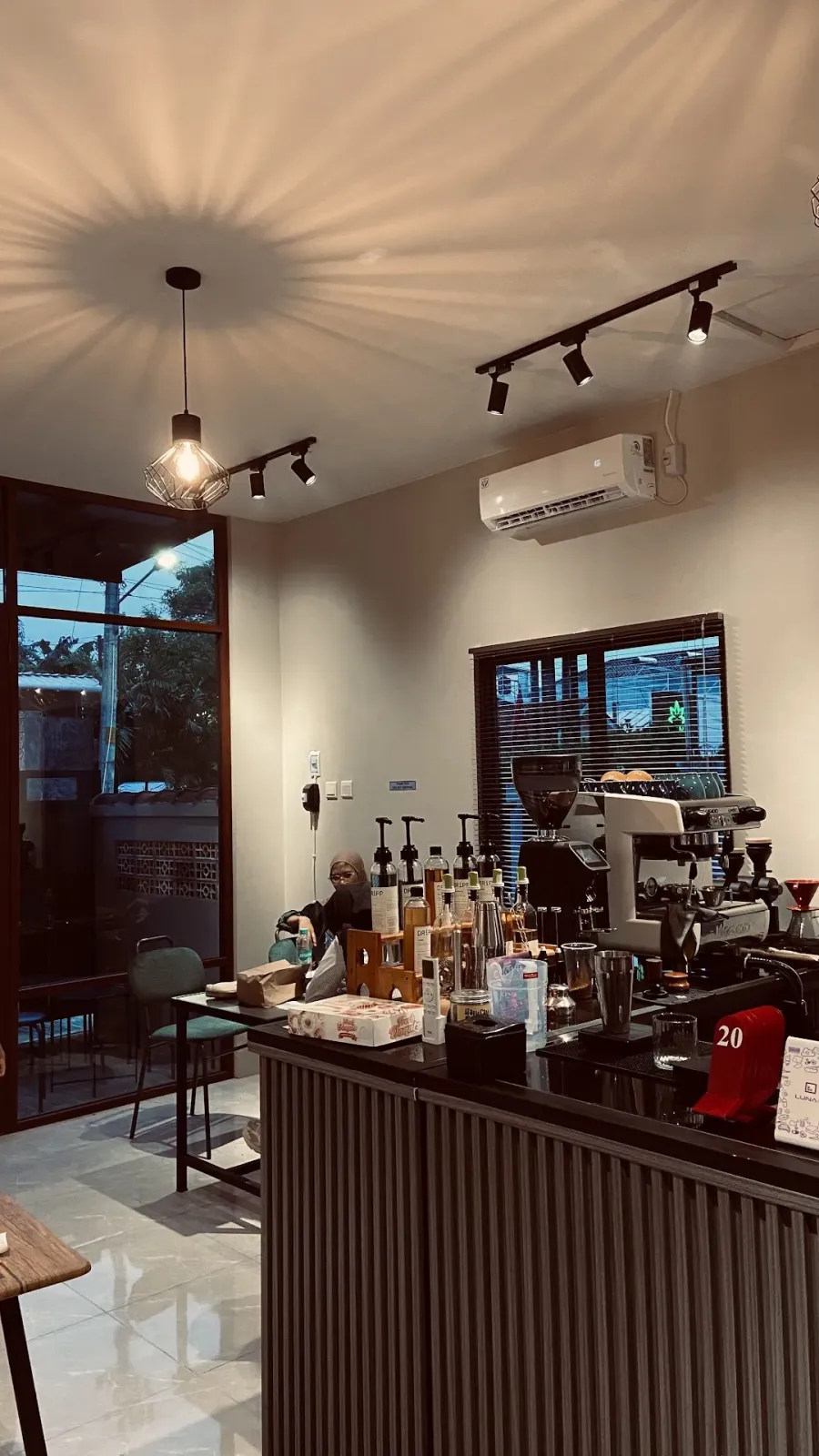 Folder Coffee & Eatery