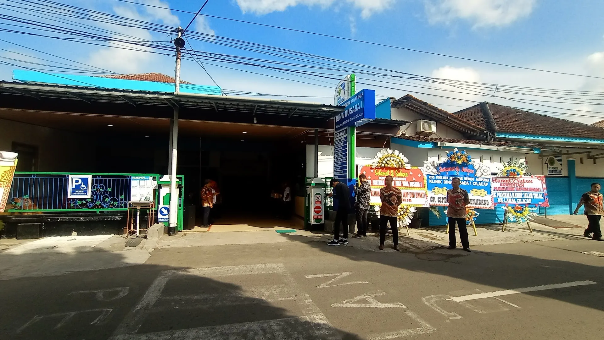 Gedung parkir roda dua klinik bina husada 1