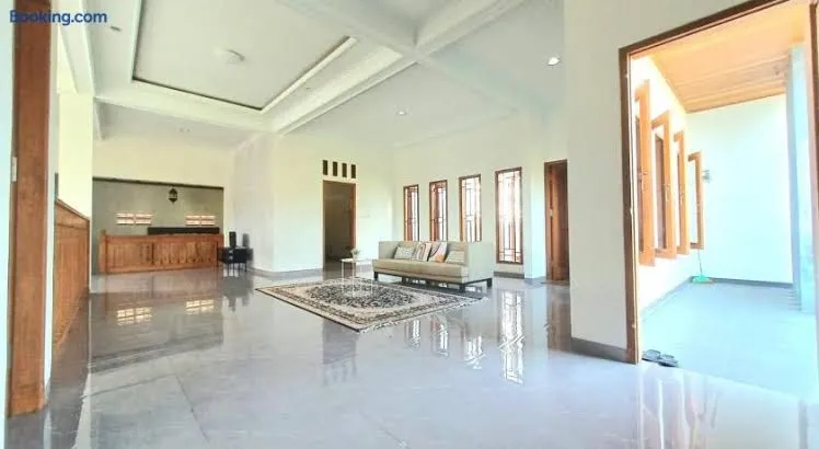 Ghanaya Villa Purwokerto - Entire Place