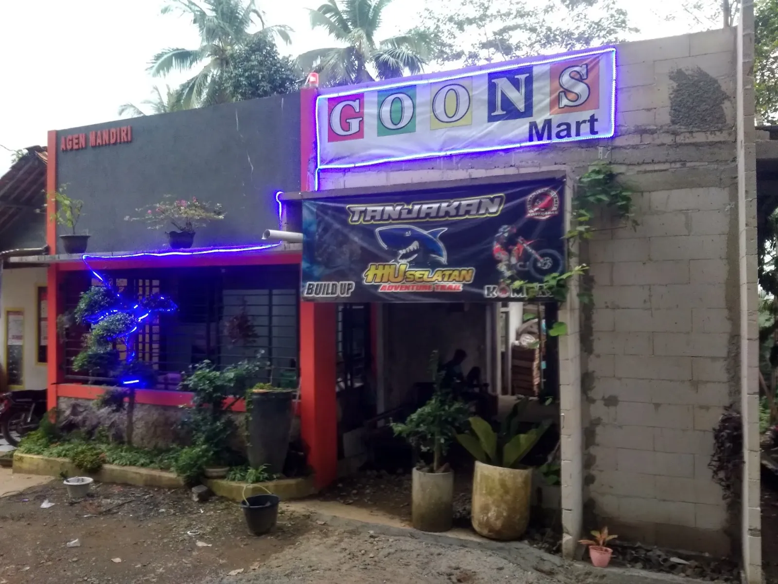Goons mart