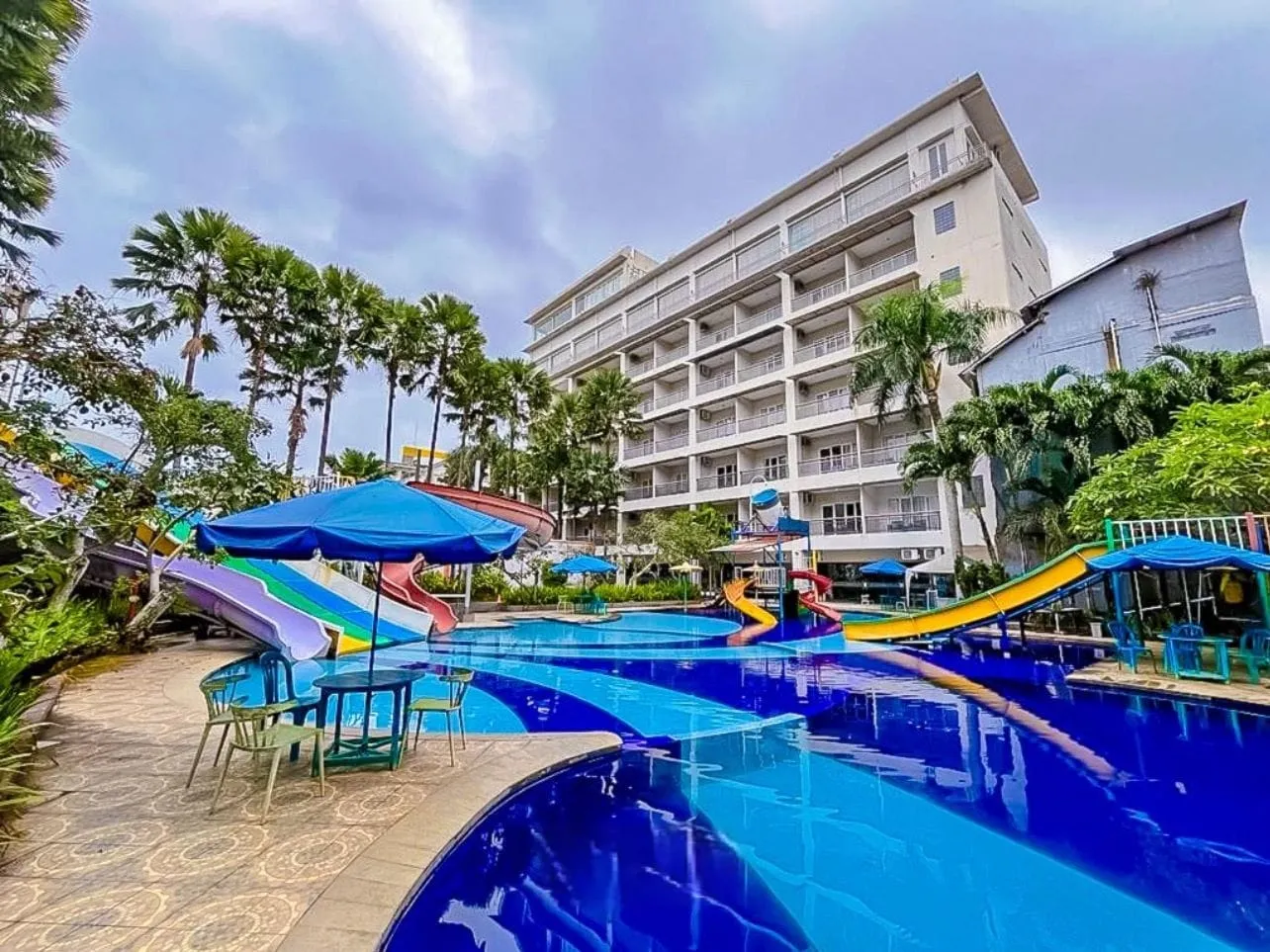 Grand Aquarium Hotel