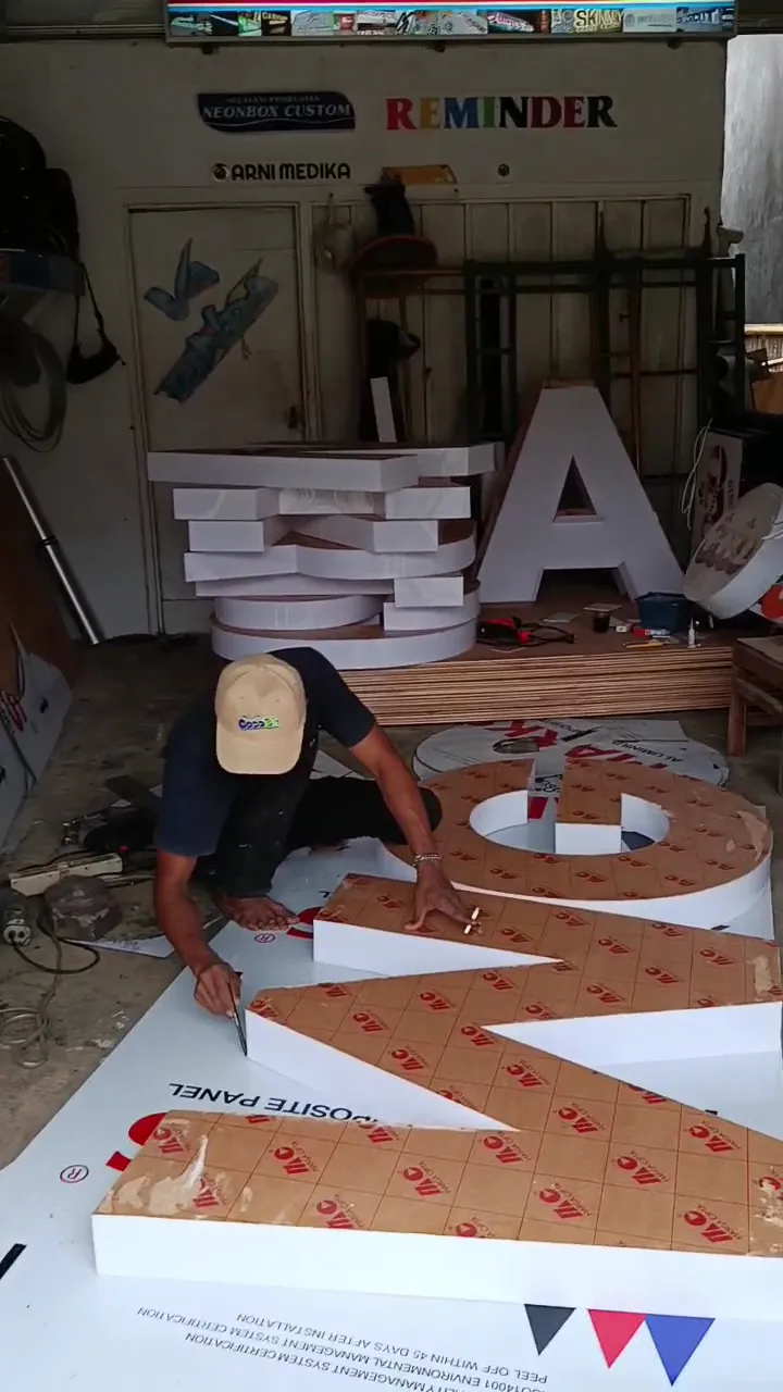 Huruf Timbul - Neon Box - Kanopi Teras - Pagar Besi - Pintu Lipat Murah Cilacap - CAHAYA CIPTA ADVERTISING