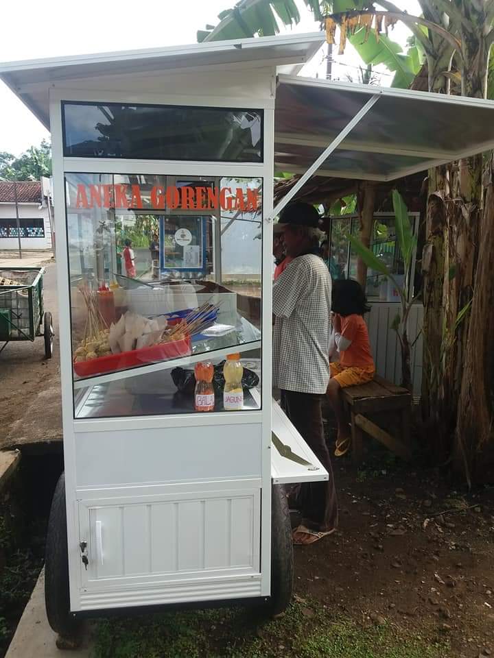 Jajanan cireng piscok,lumpia dan gorengan
