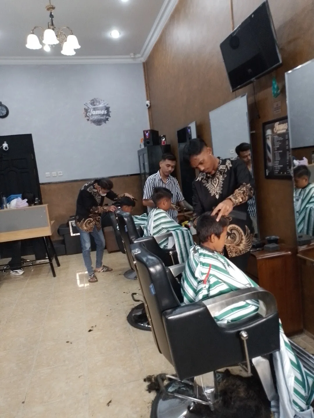 JAMES BARBERSHOP