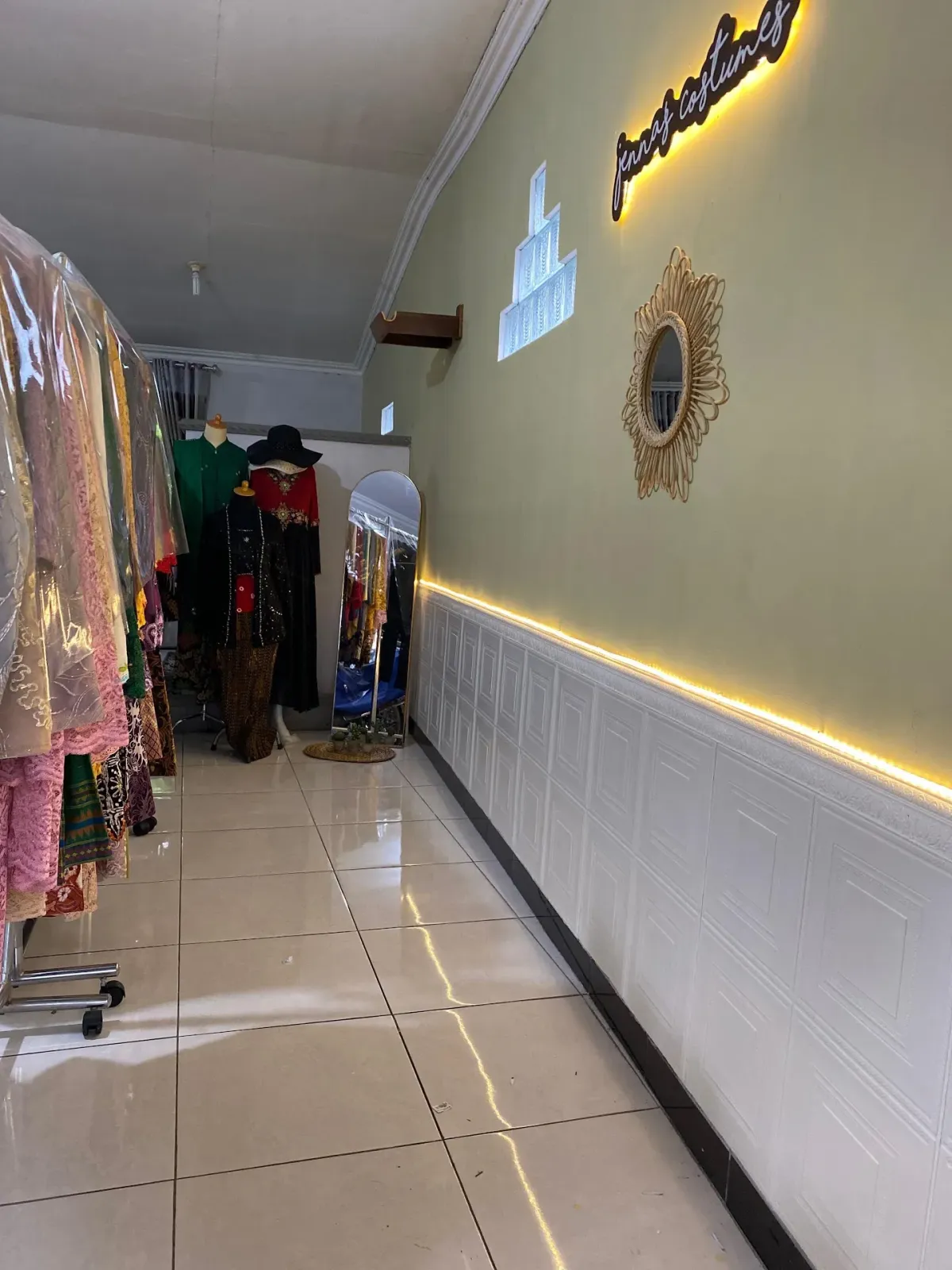 Jenna's Costumes Sewa Kebaya, Jas & Baju Adat Kedungreja