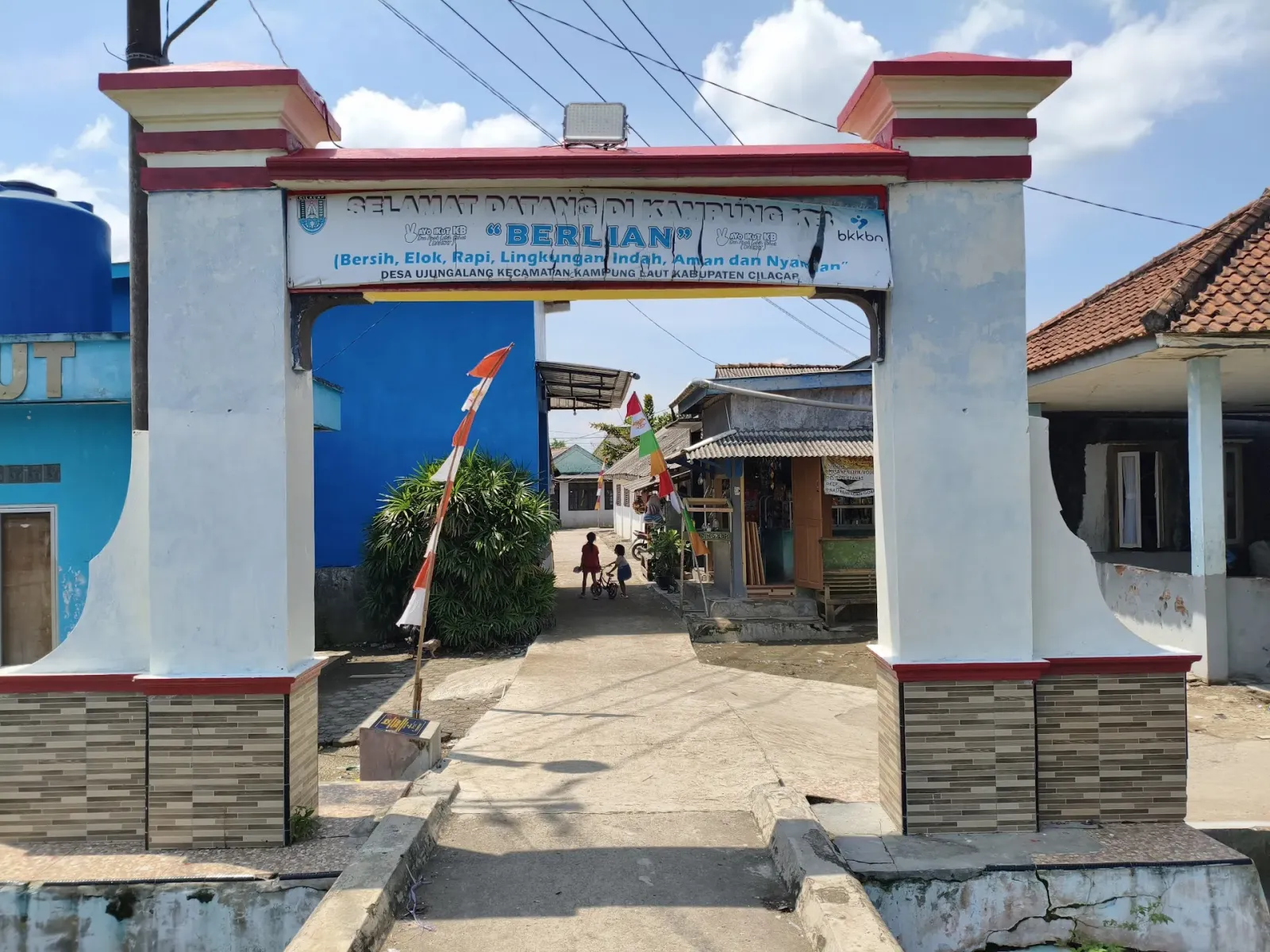 Juragan Ikan Asin Kampung Laut