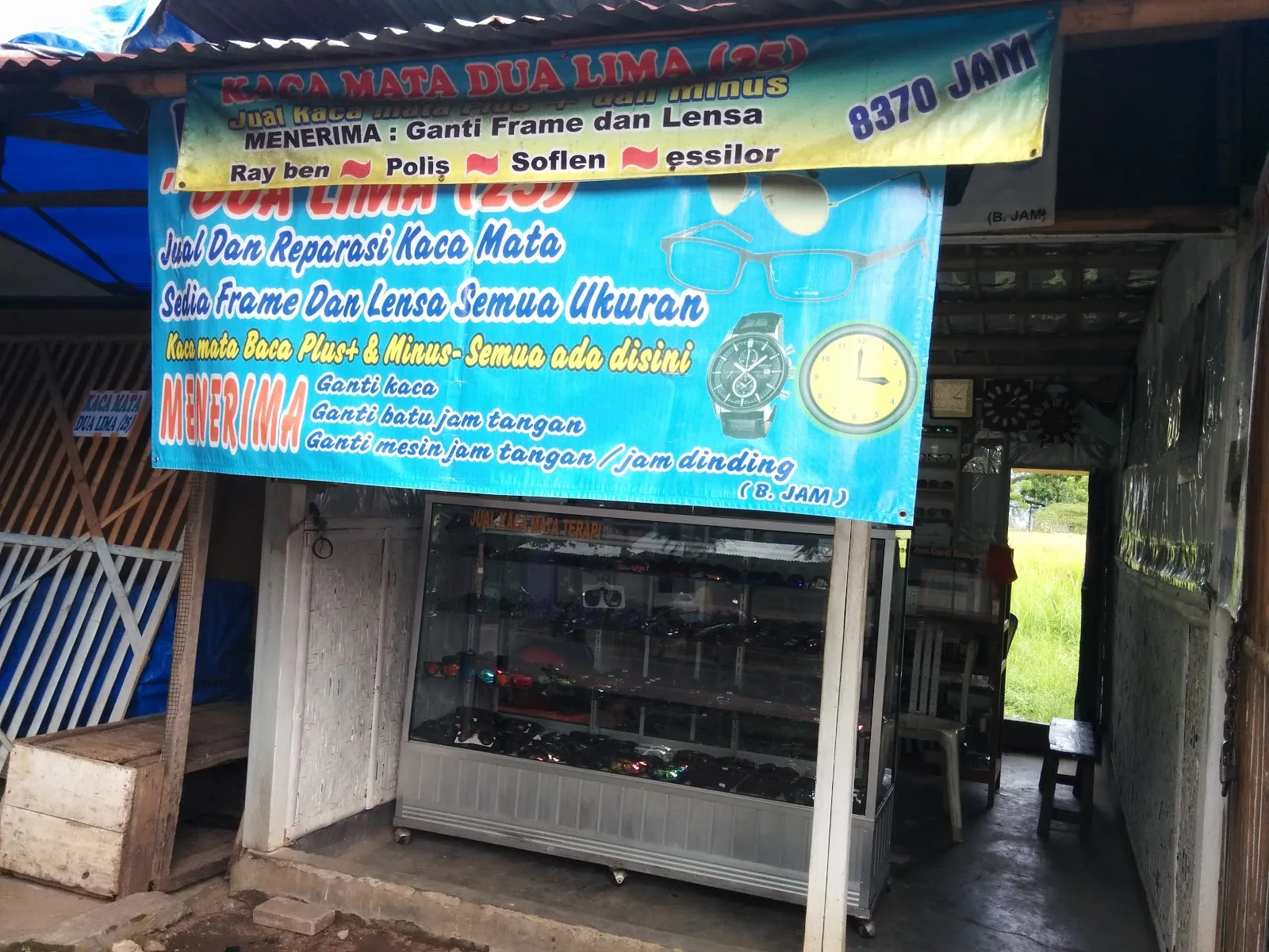Kaca Mata Dua Lima dan Servis Jam Tangan