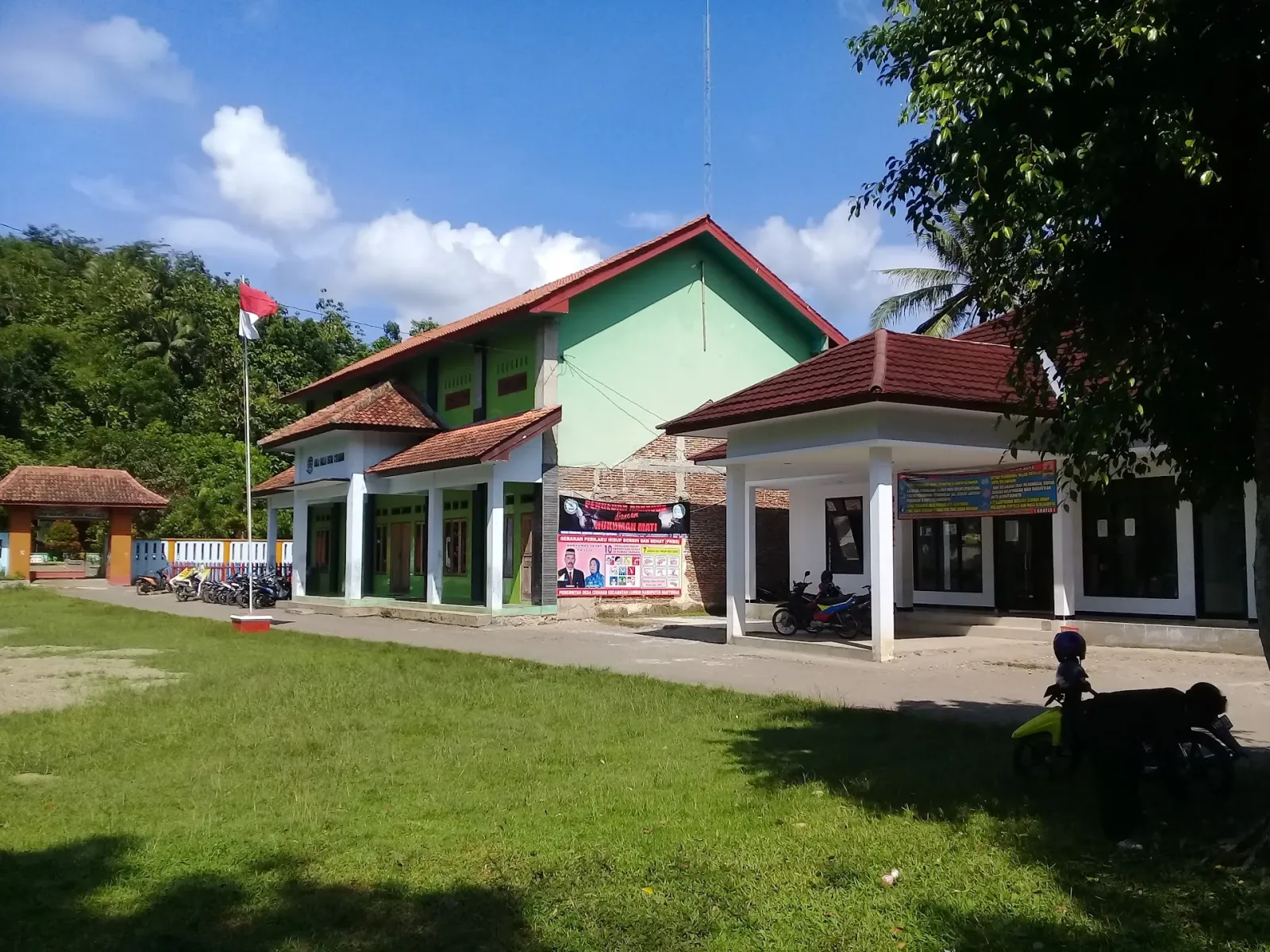 Kantor Kepala Desa Cirahab