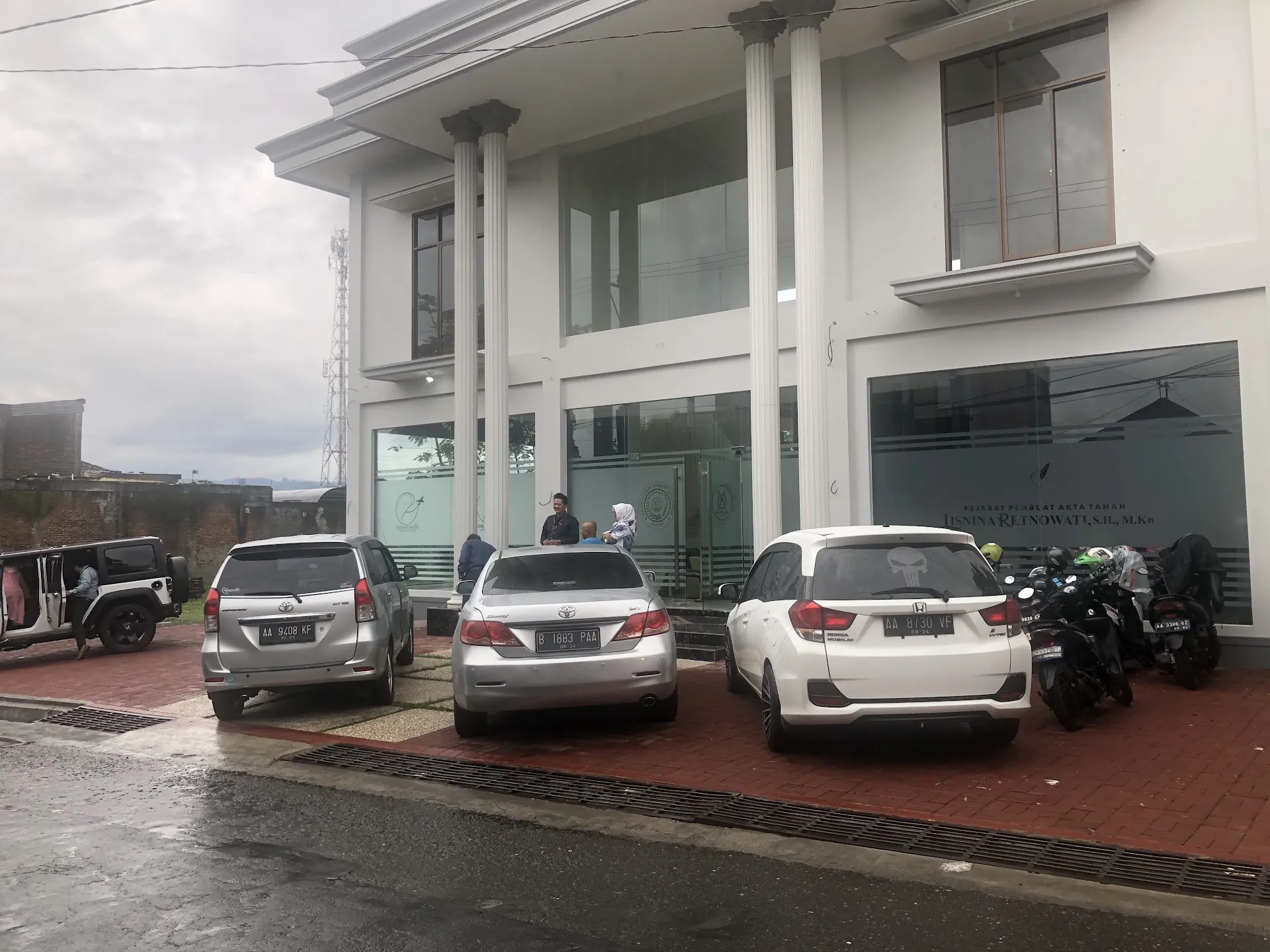 Kantor Notaris - PPAT Hj. Lisnina Retnowati SH.,MKn