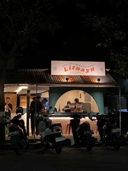 Kedai Kopi dan Roti Kukus Lituayu