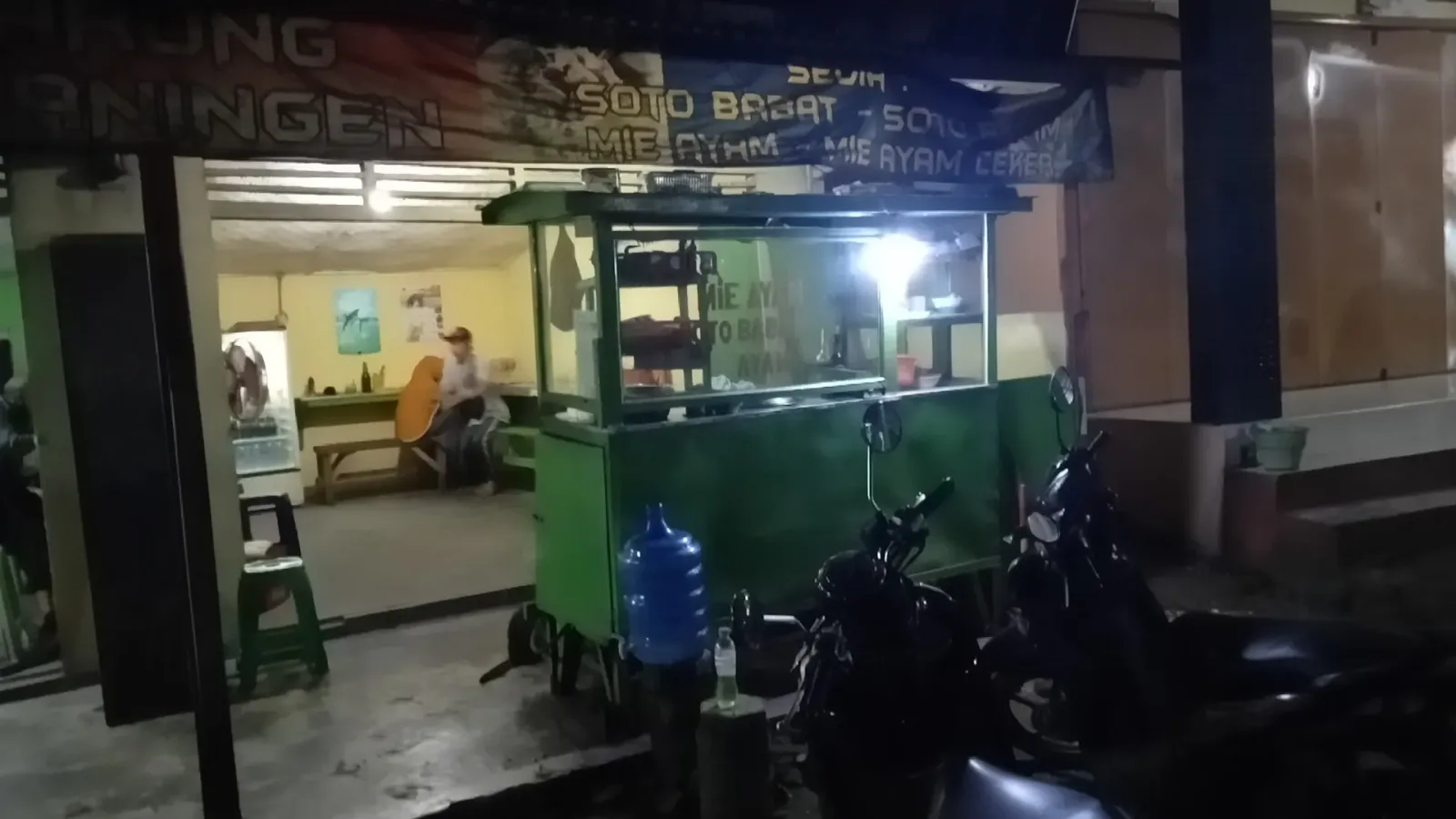 Kedai Soto Ayam / Babat & Mie Ayam Ny. Party