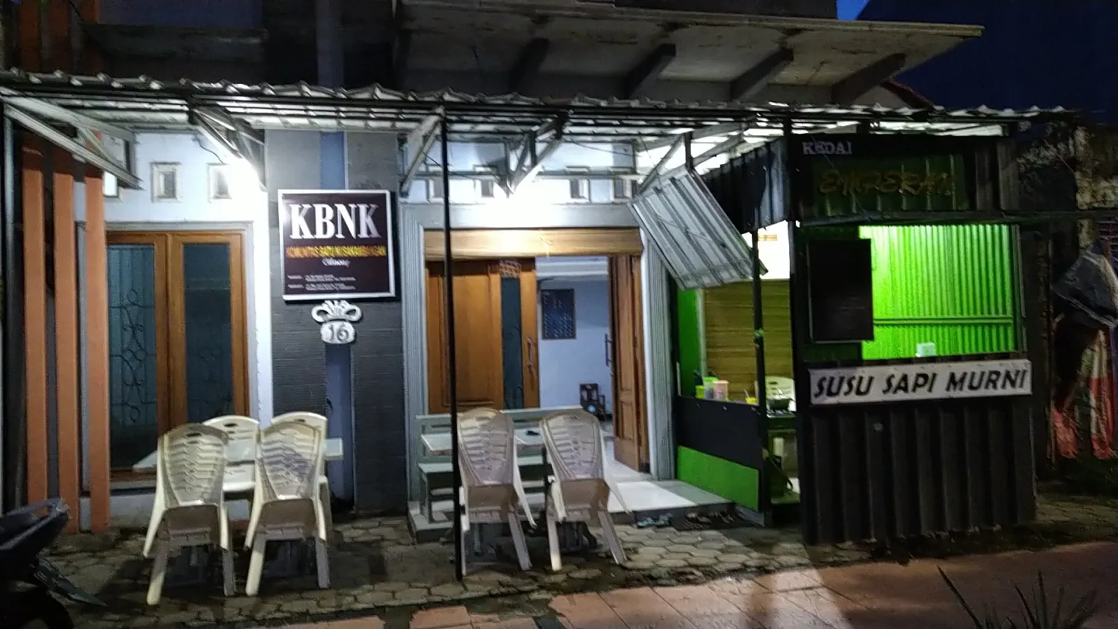 Kedai Susu Emperan