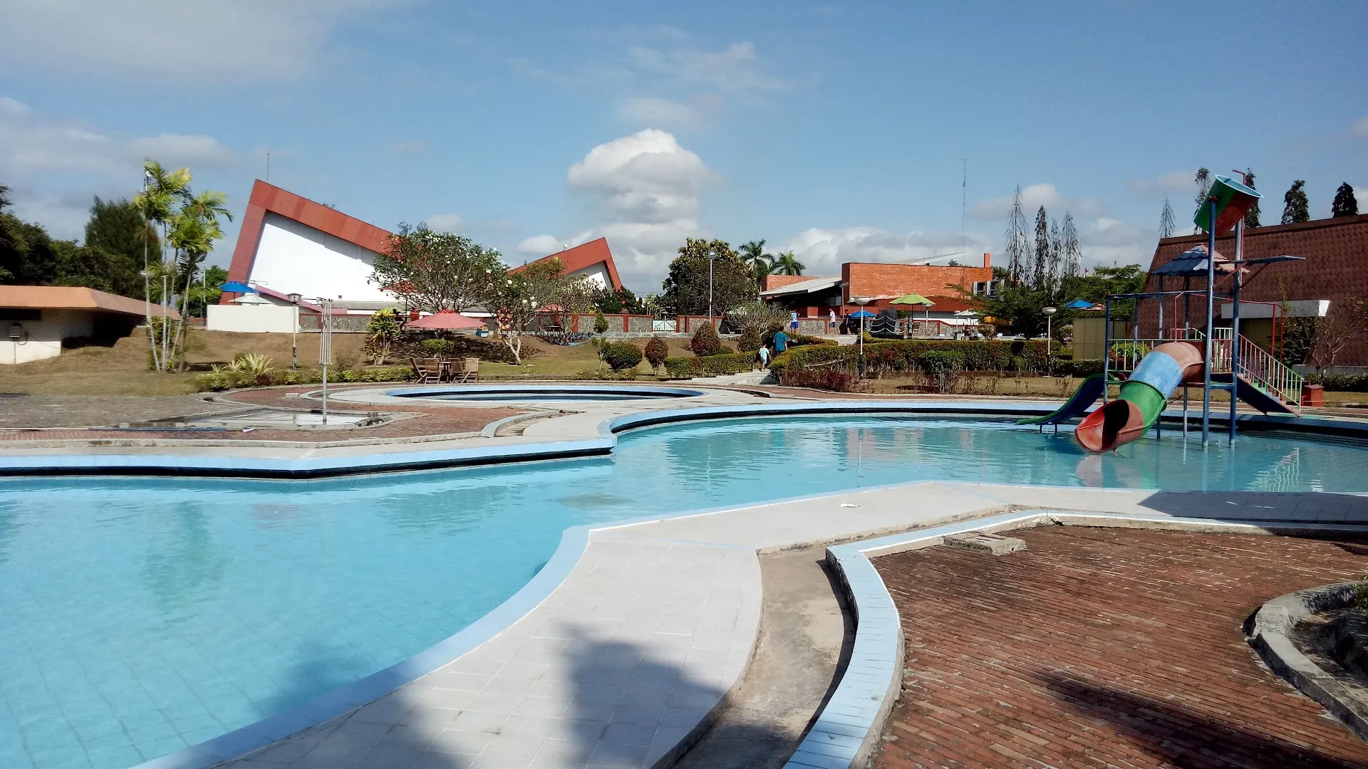 Kolam Renang Dewasa