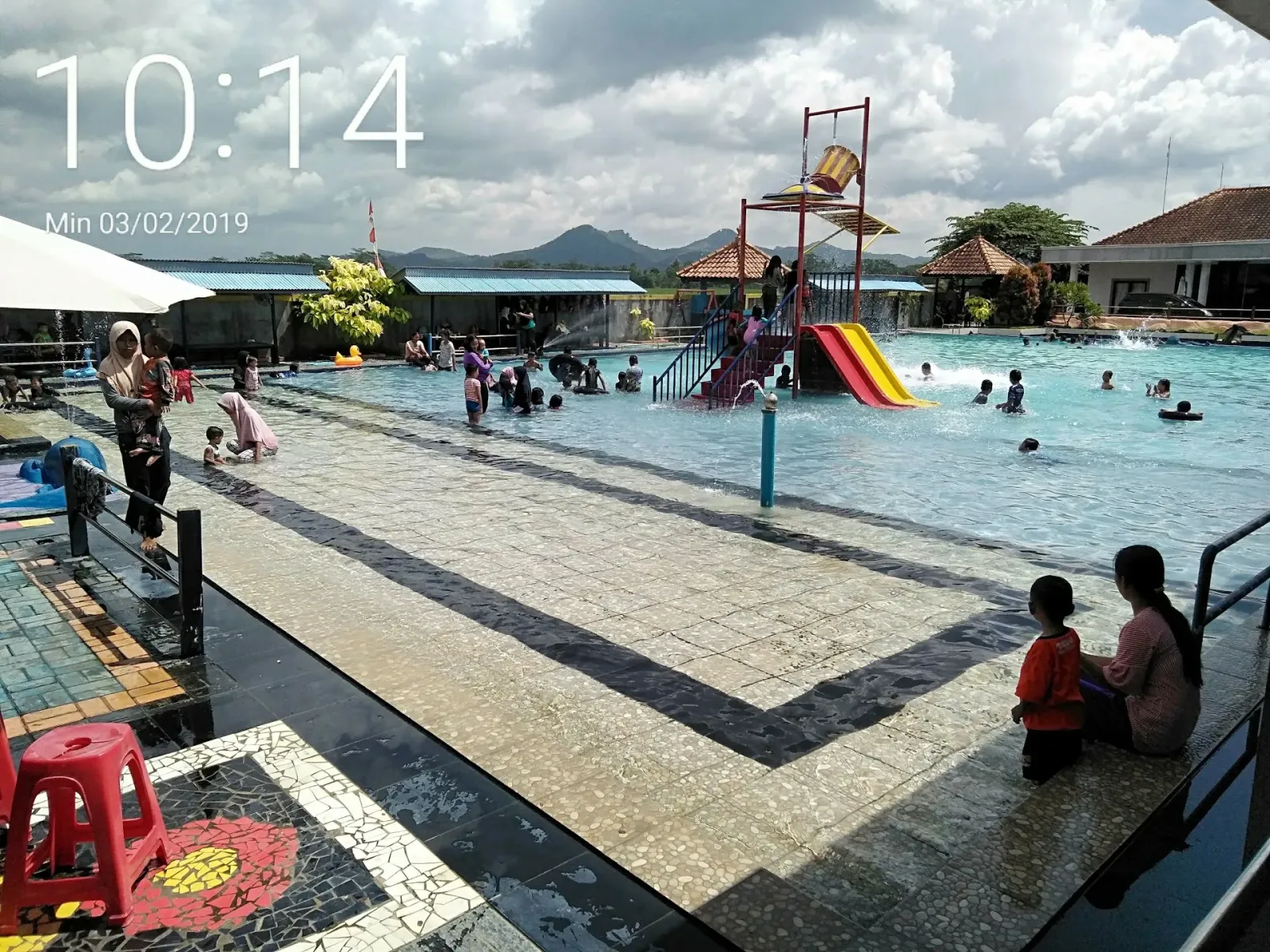 Kolam Renang El Mo