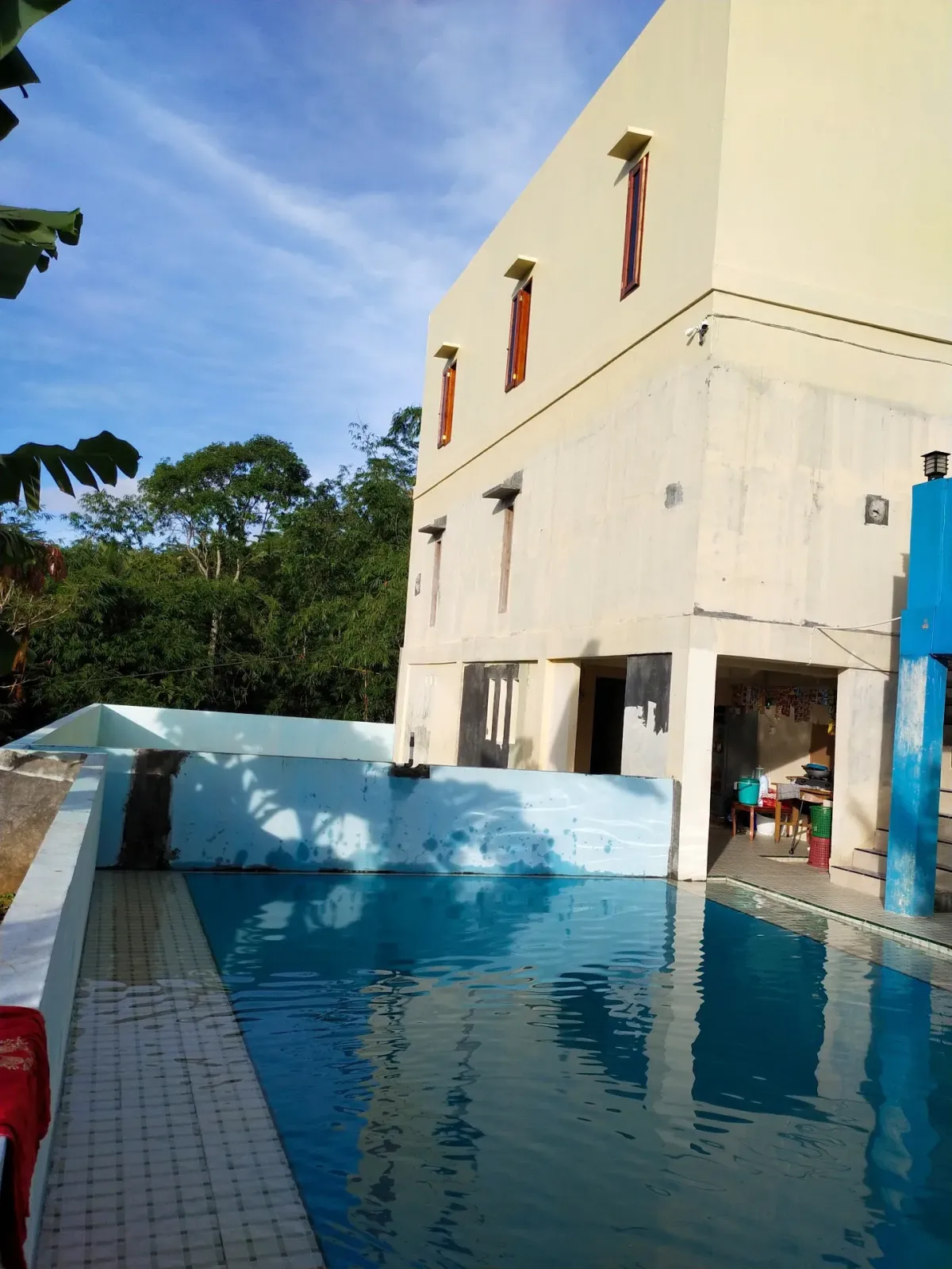 Kolam Renang Kembar