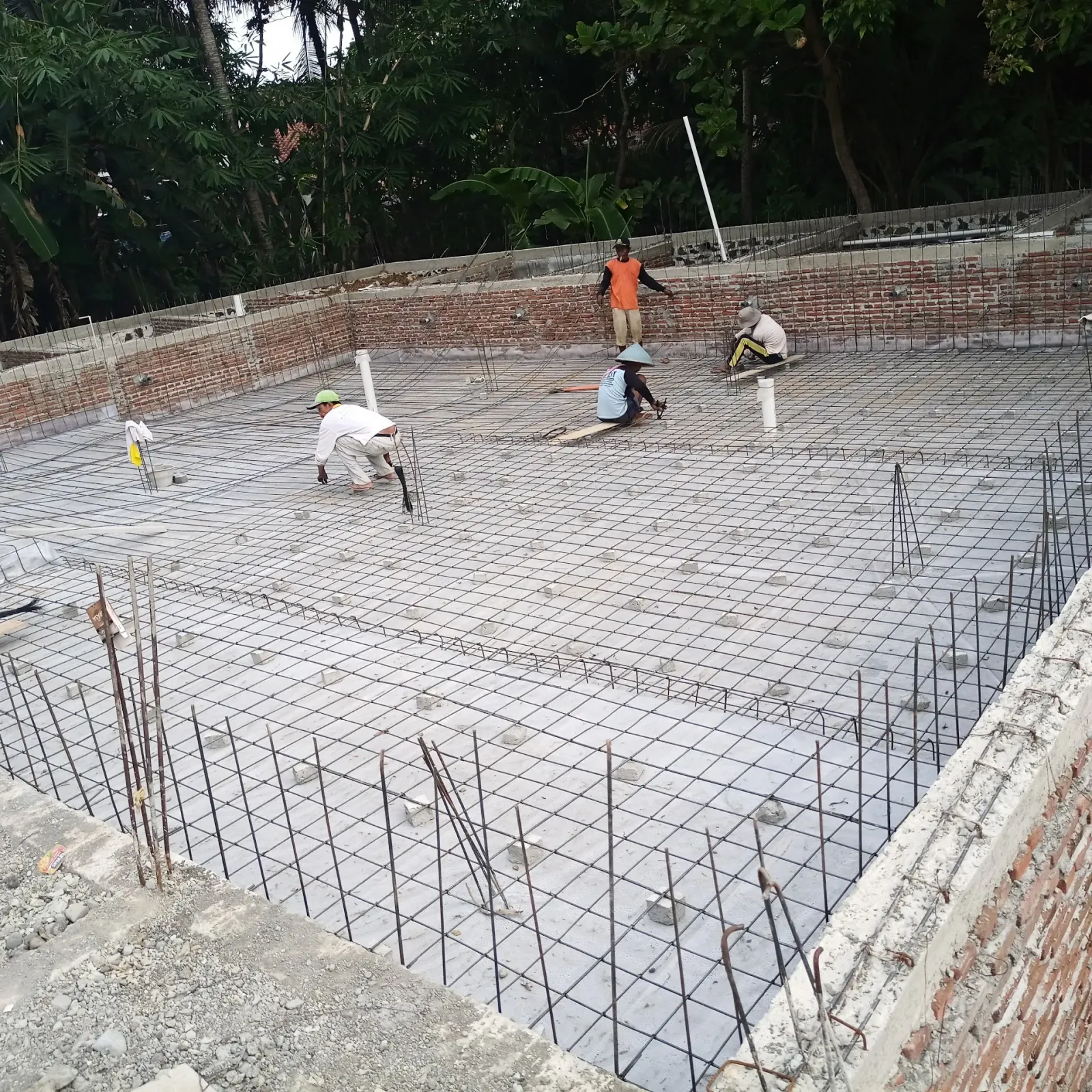 Kolam Renang Pelangi