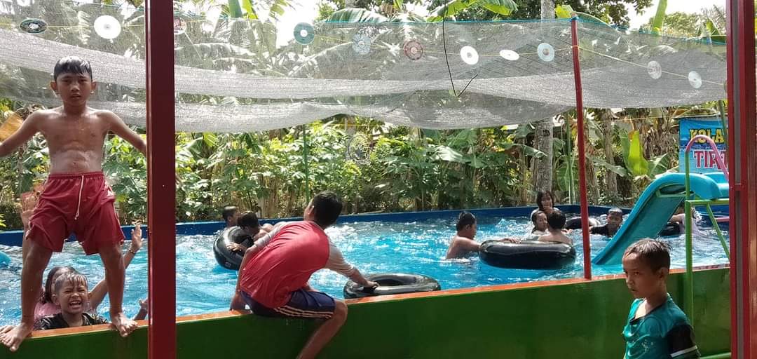 KOLAM RENANG TITRA MINA