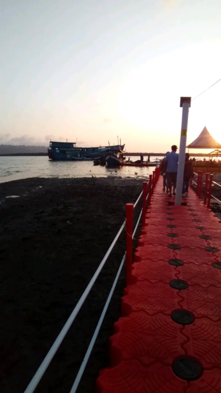KOLAM SARI