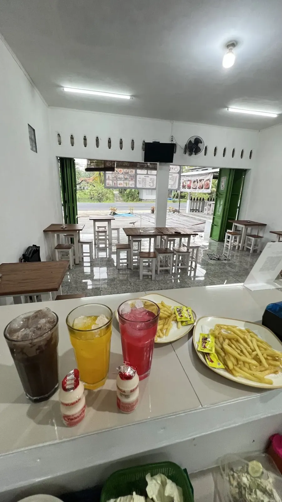 KOLEGA coffee and eatery