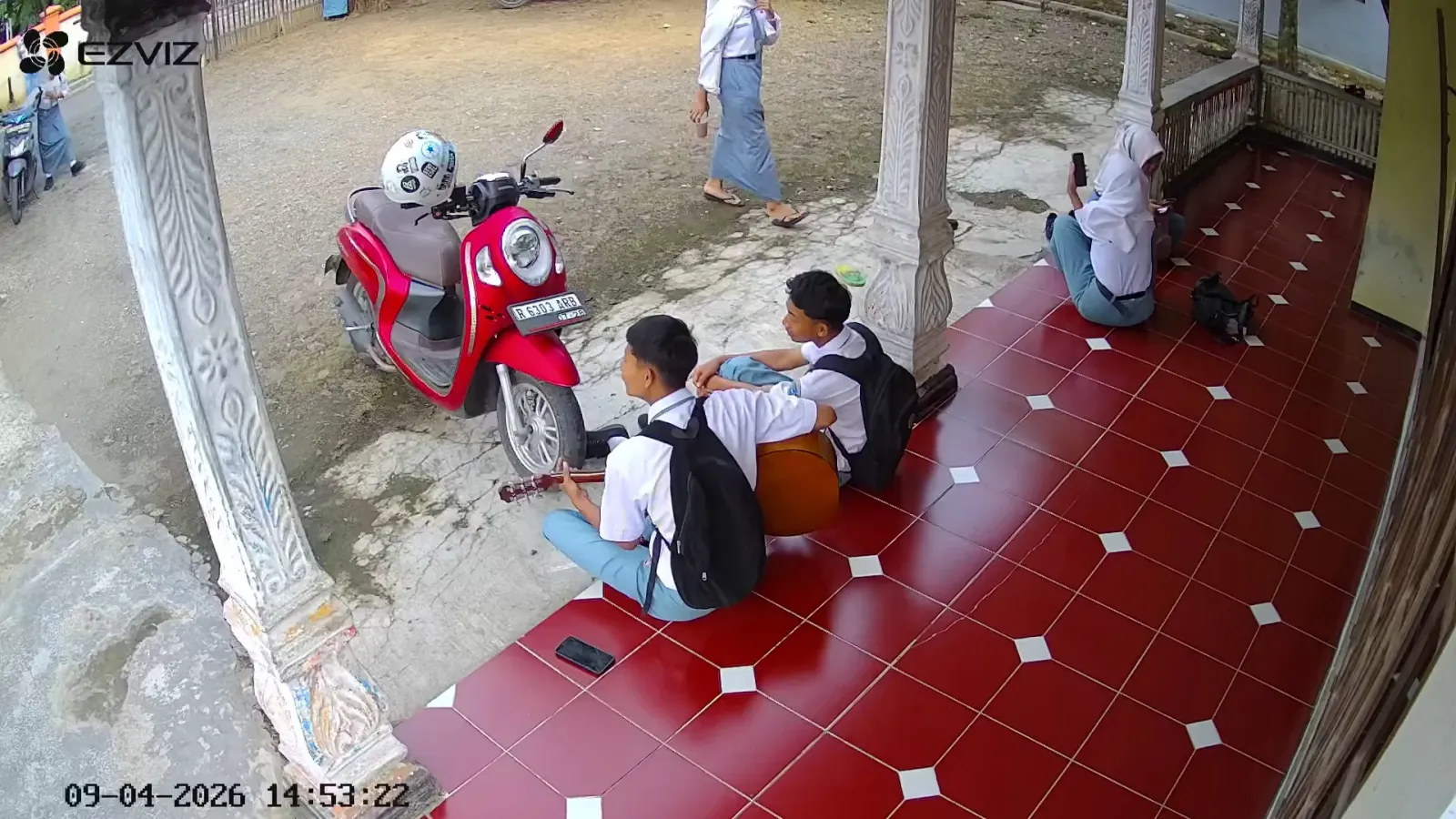 Kost dan jual Es batu Bu Yati Doplang