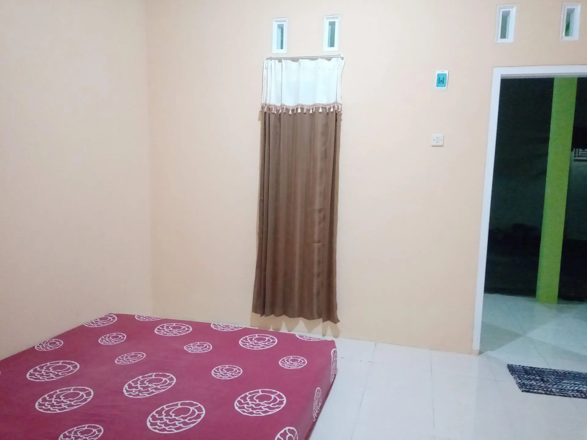Kost tiga (3) bersaudara