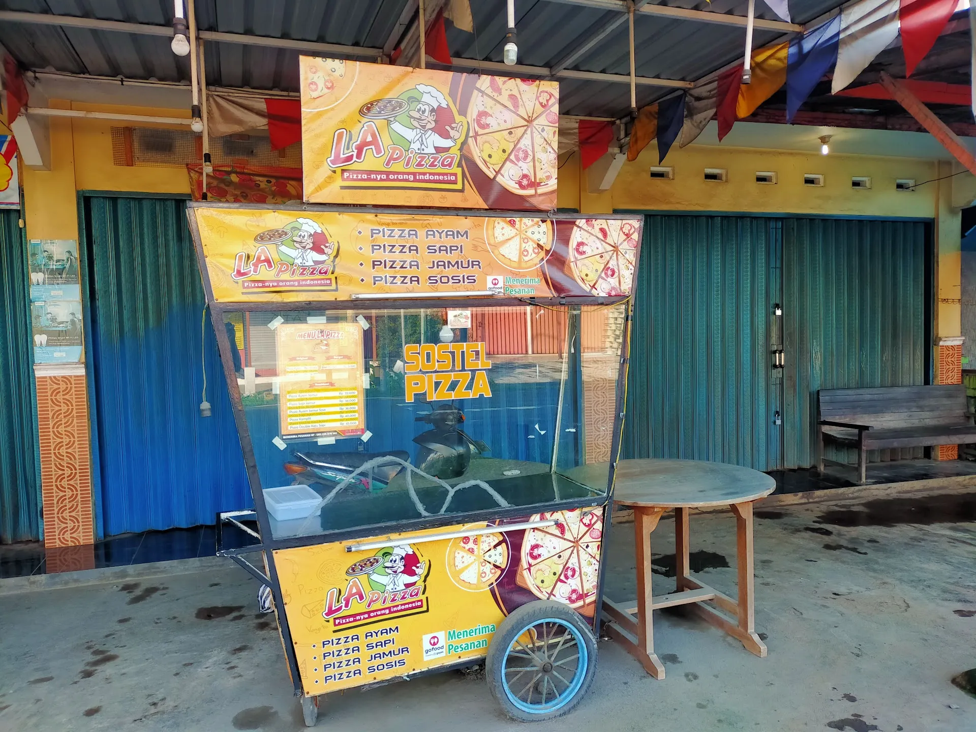 LA PIZZA KEBON MANIS
