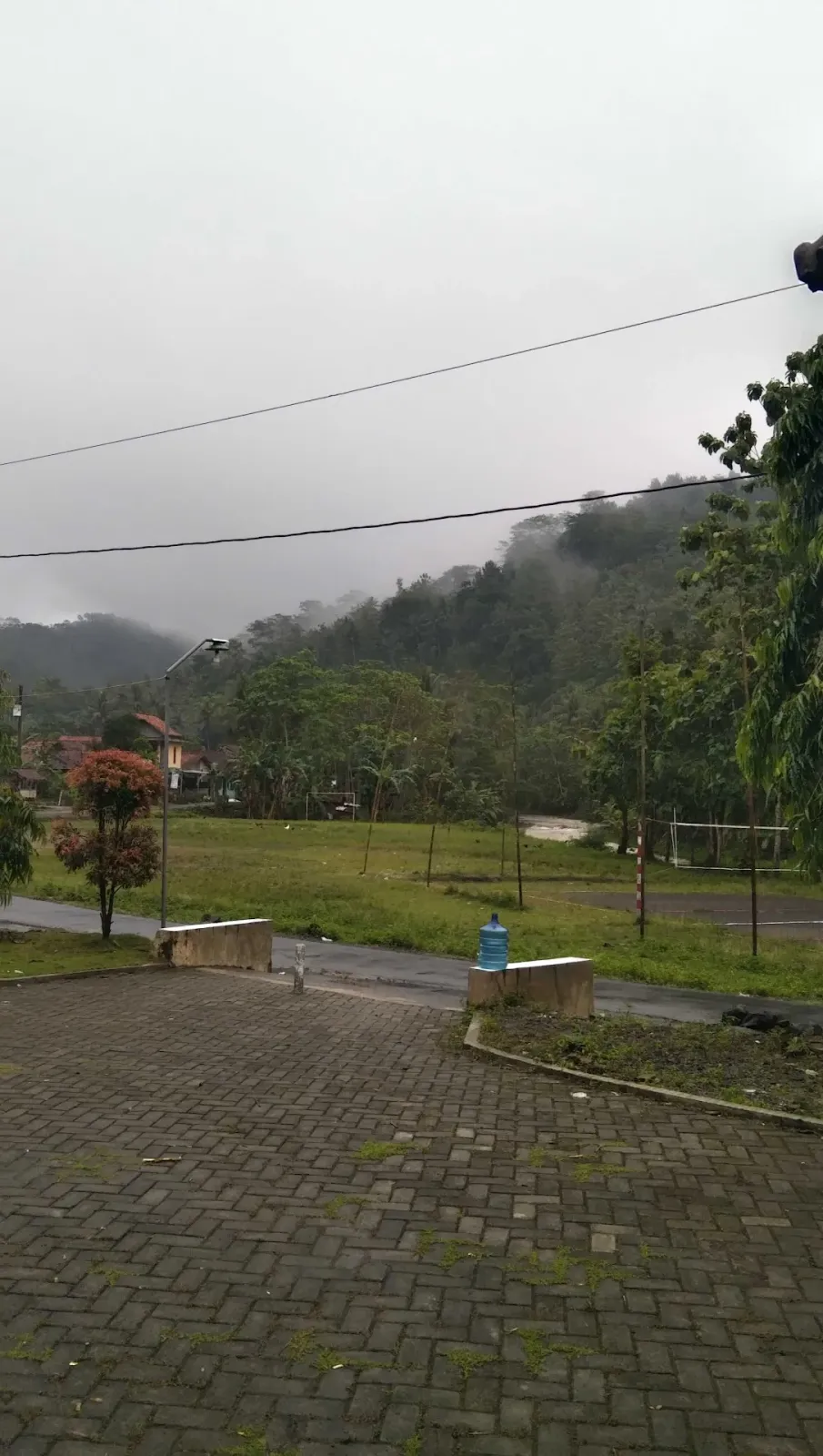 Lapangan karang tengah