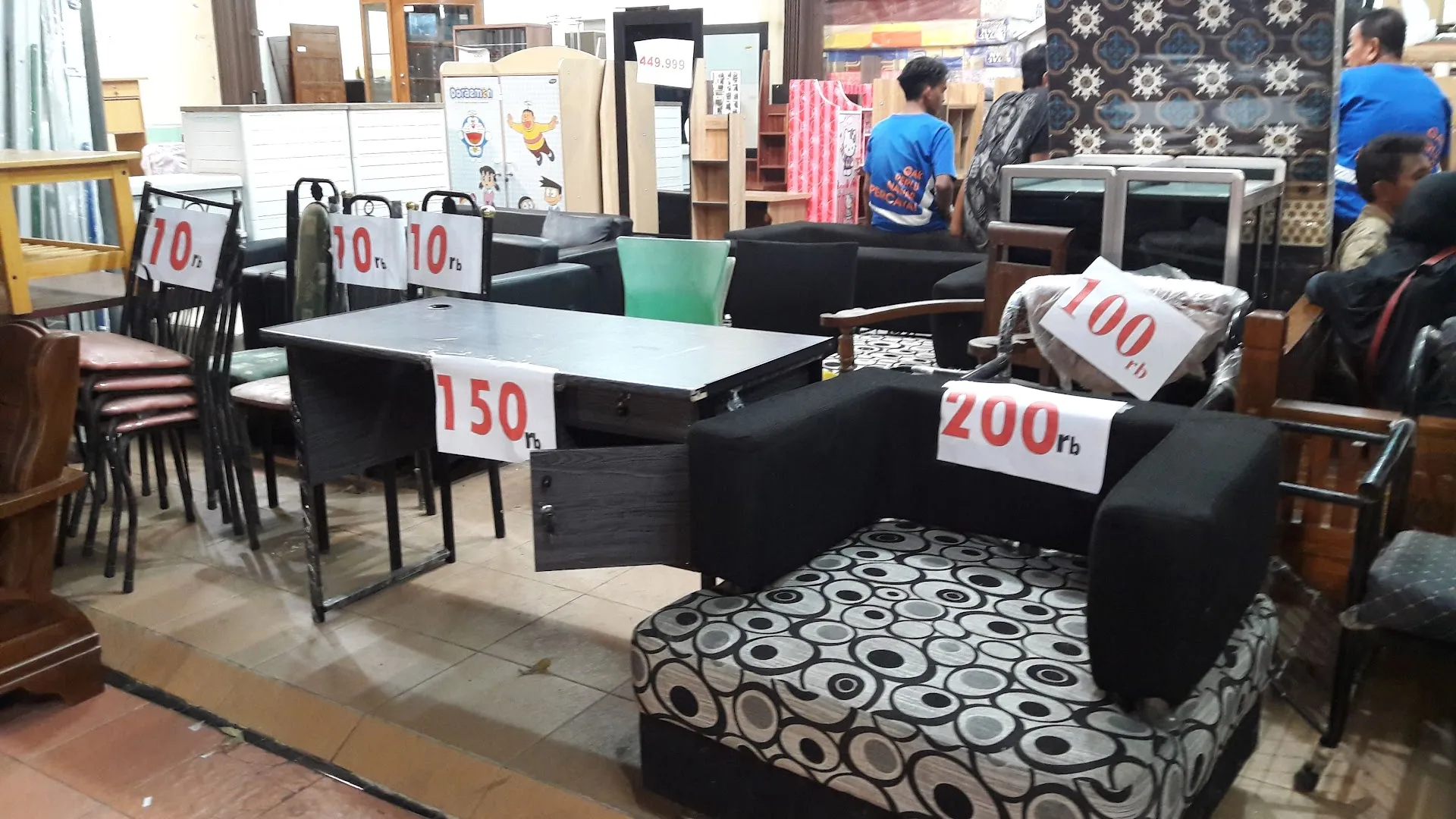 Laris Furniture