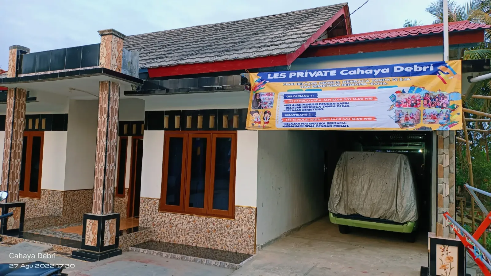 Les Privat Cahaya Debri