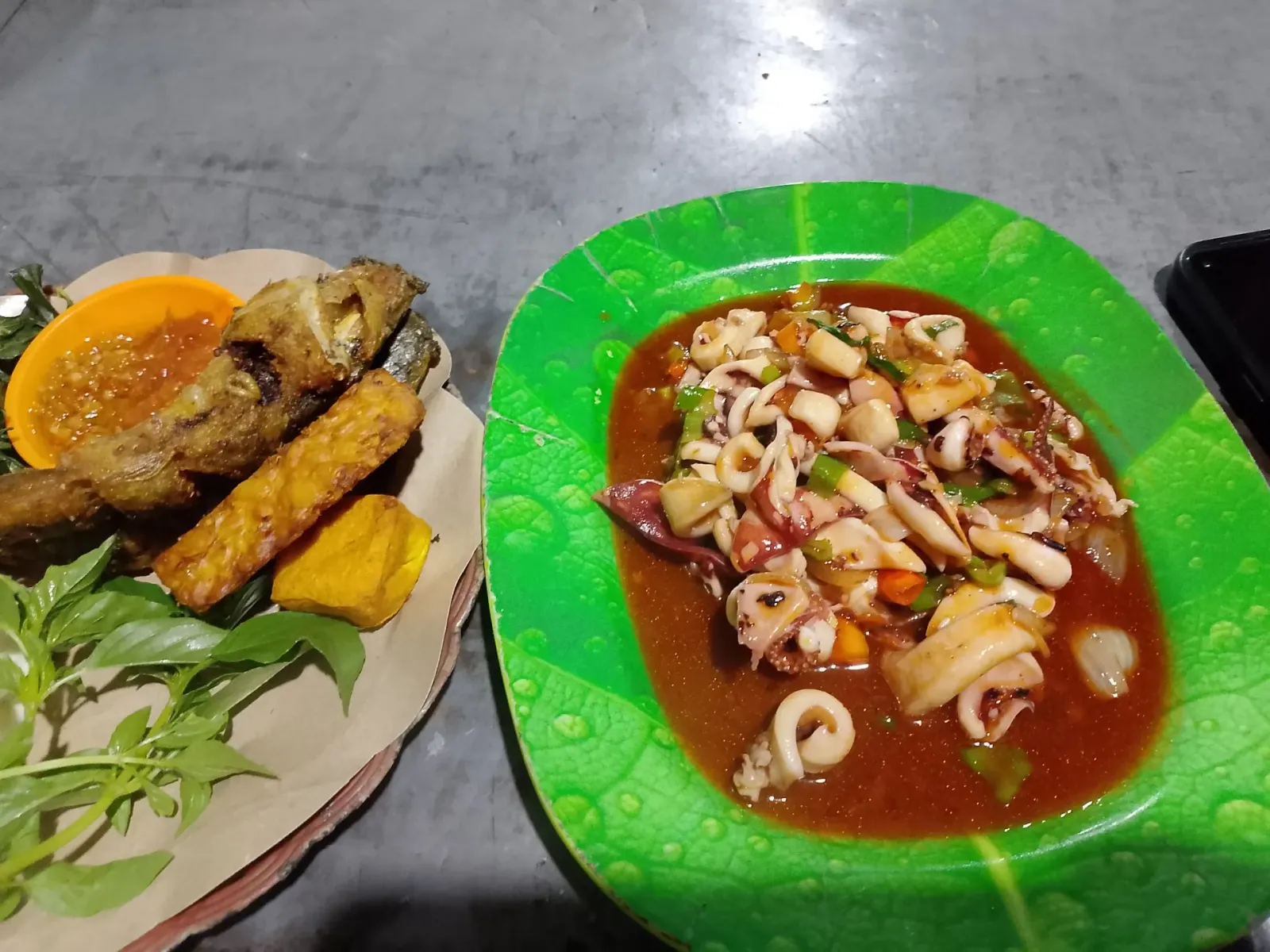 LESEHAN AYAM DAN SEAFOOD BANGJO 08