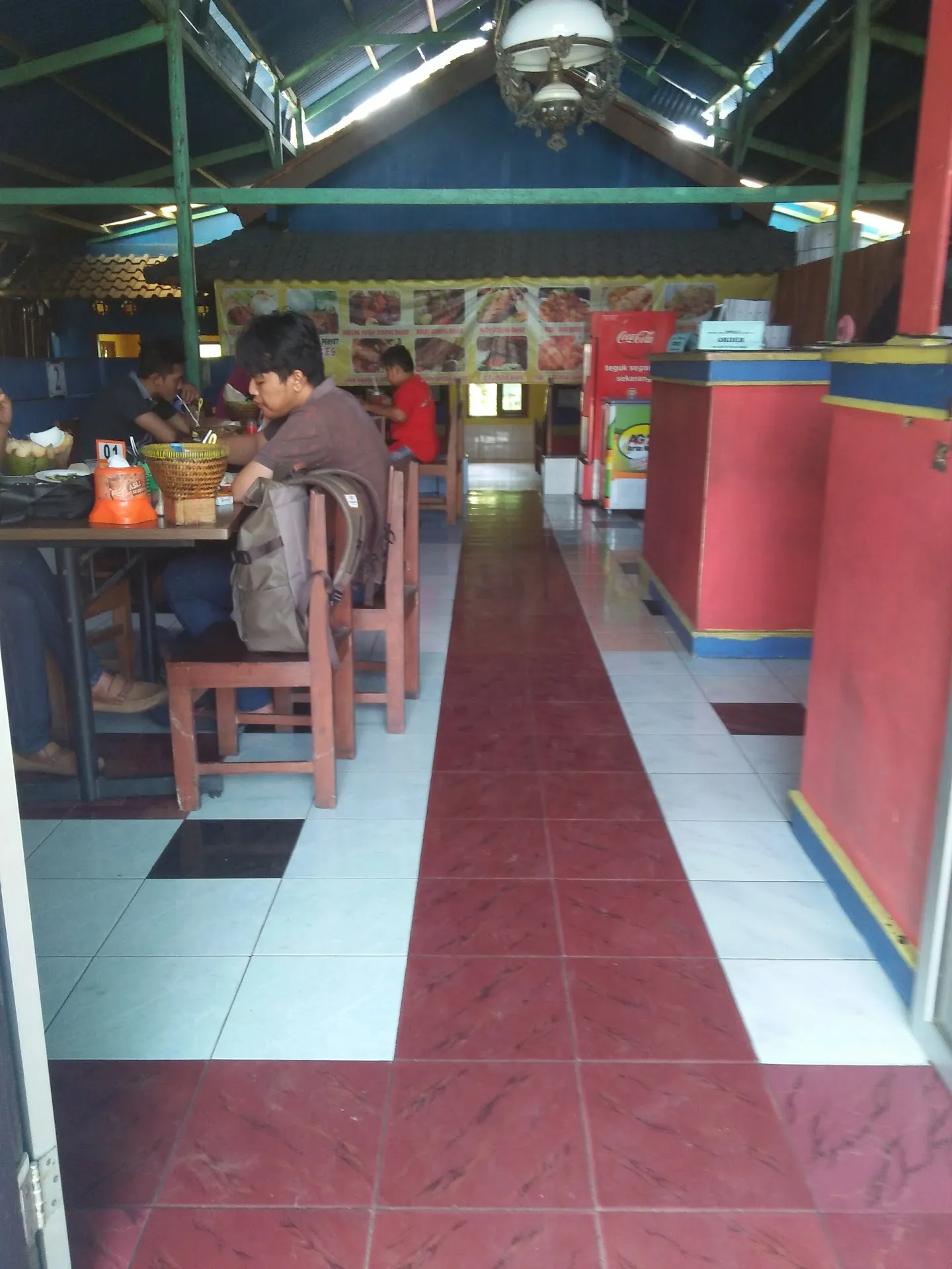 Lesehan Lemprakan (Ayam Bakar / Goreng, Bebek Goreng Dll）