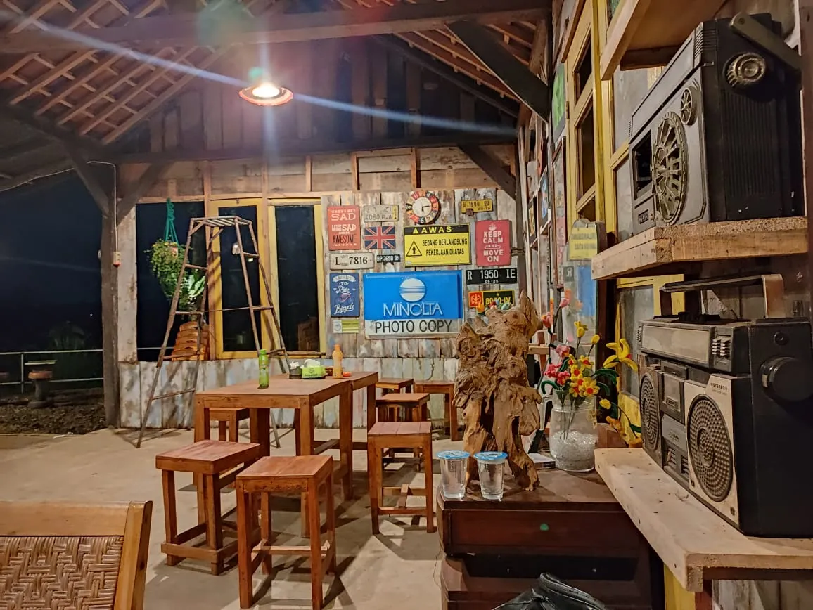 LESEHAN NGOPI DAN KARAOKE MISTERYUS