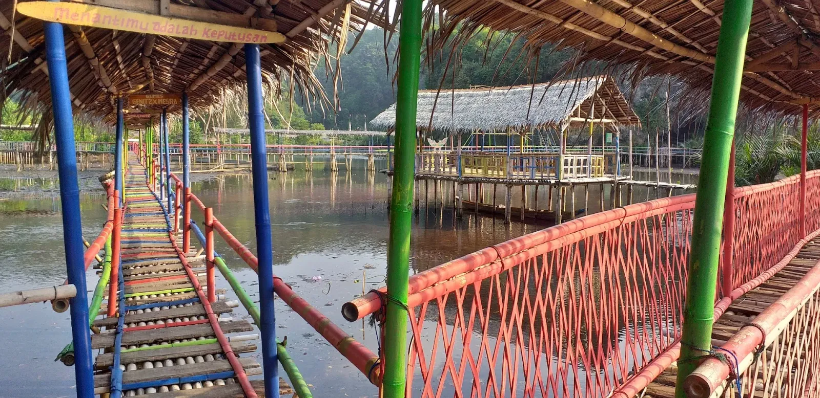Lesehan & Pemancingan INDAH pantai Sodong