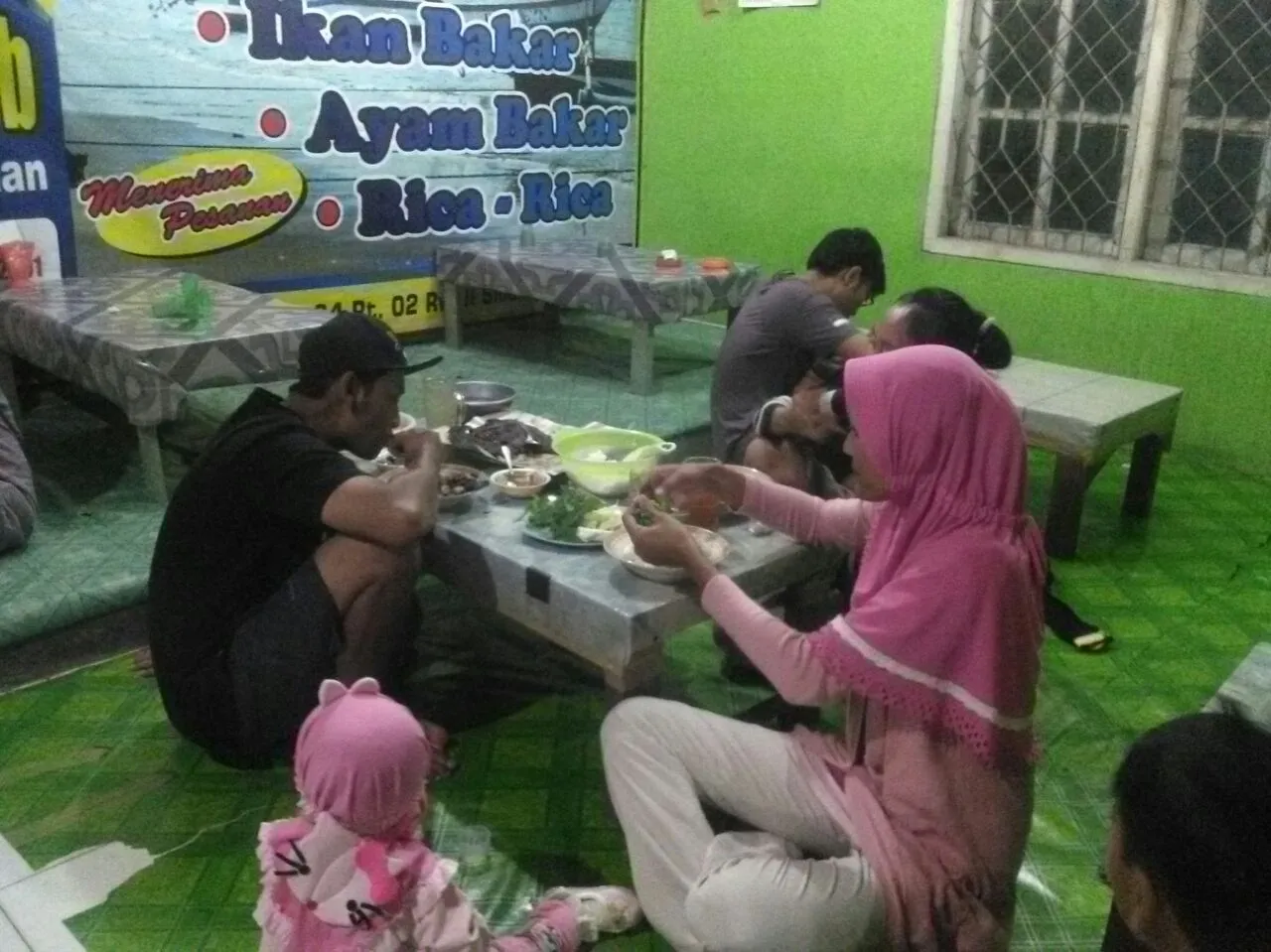 Lesehan sekar sari