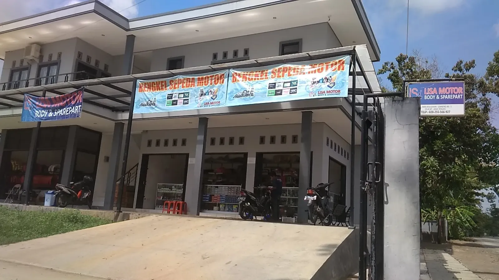 Lisa Motor Kesugihan
