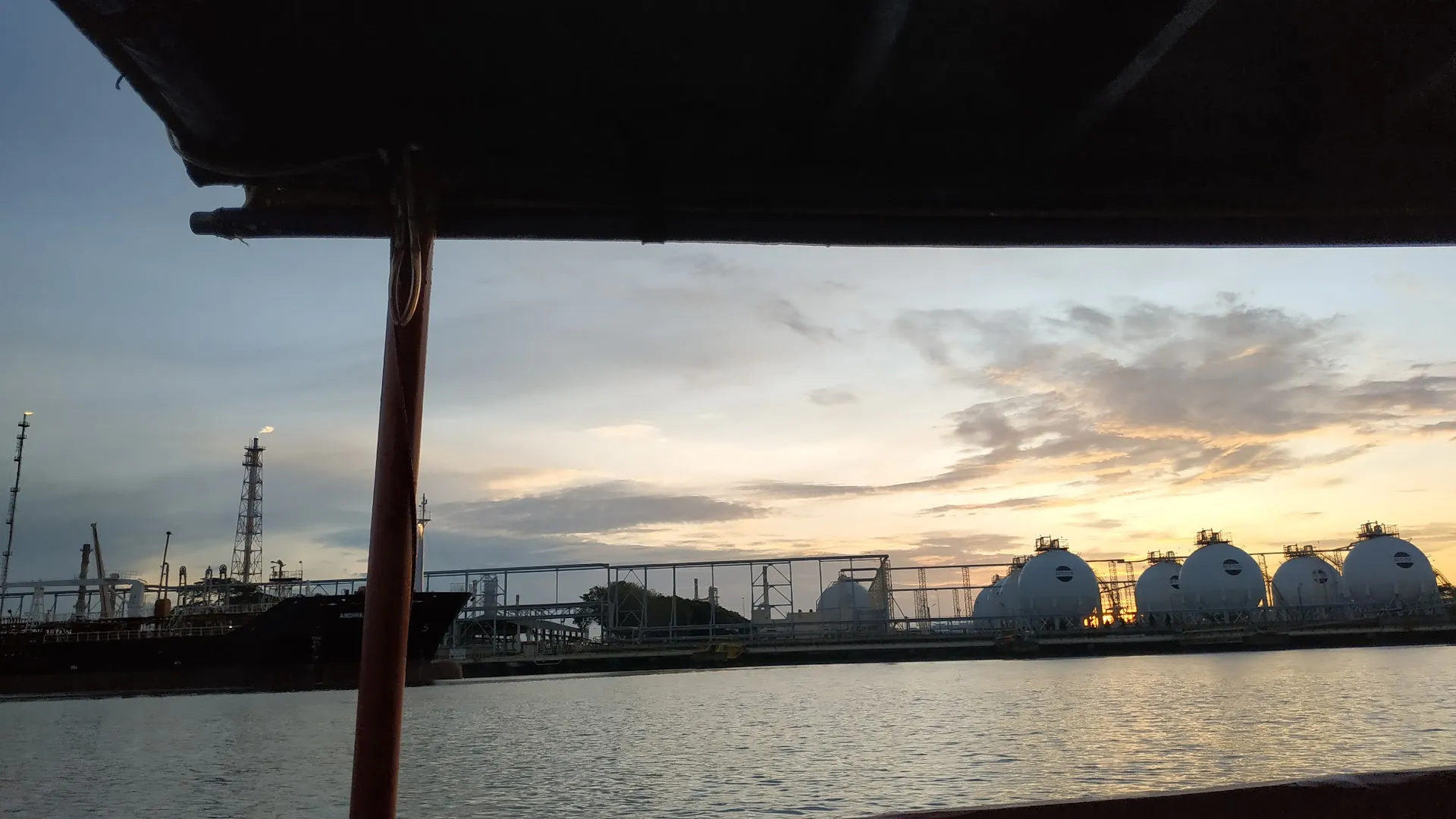 Loket Penyeberangan Dermaga Kutawaru