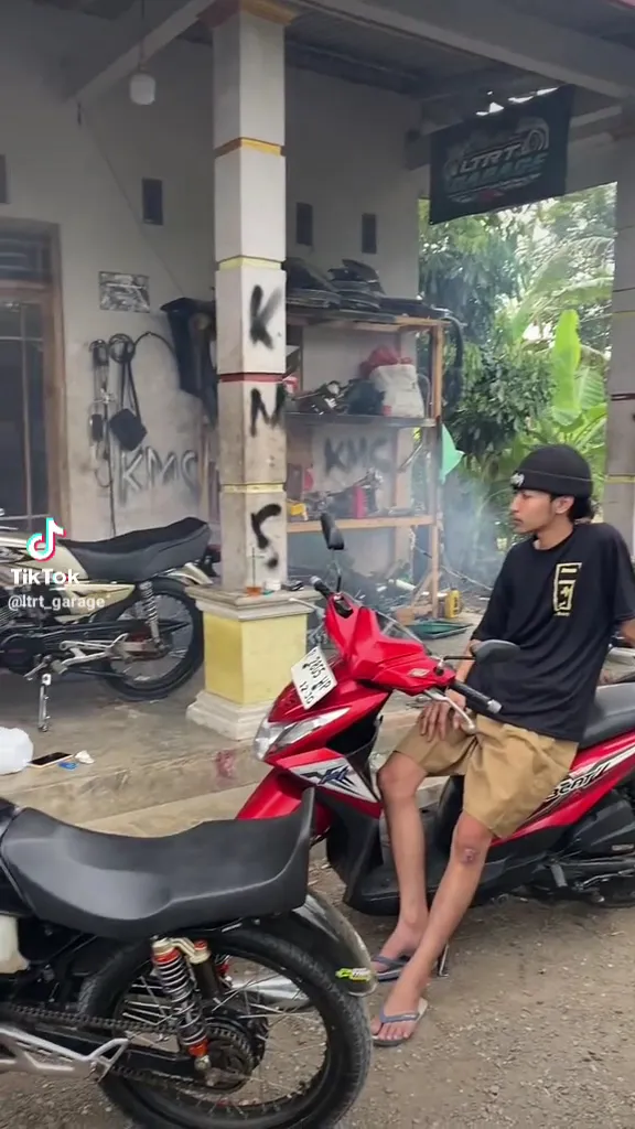 LTRT GARAGE (kumis)