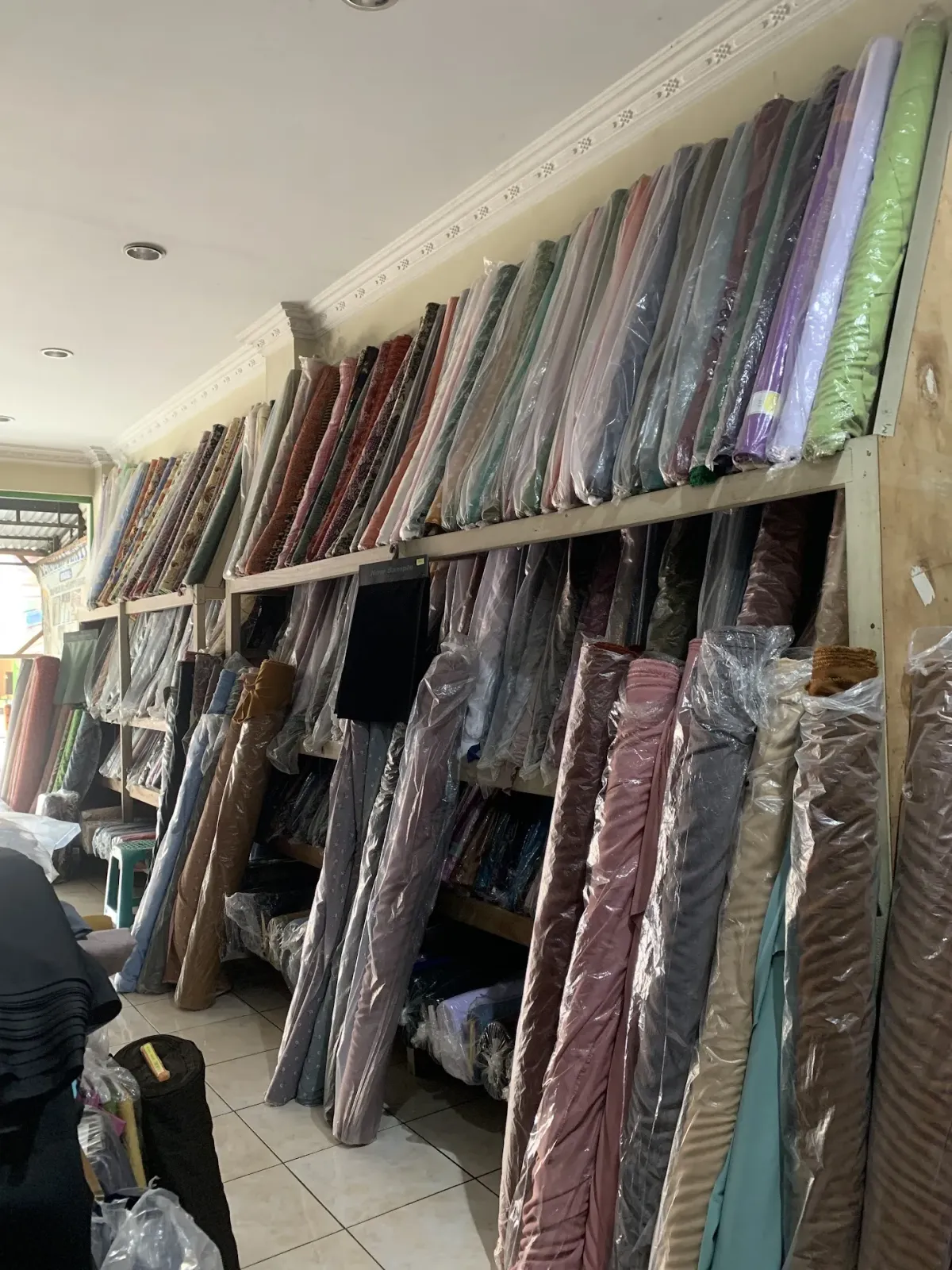LUKMAN TEXTILE/ LUKMAN BERKAH SUSU (TOKO KAIN DAN ALAT JAHIT/ SUSU SAPI MURNI)
