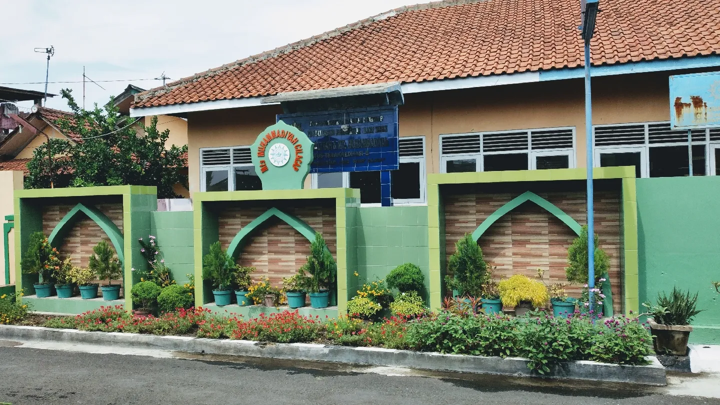 Madrasah Diniyah Dan Tsanawiyah AL Muslimun
