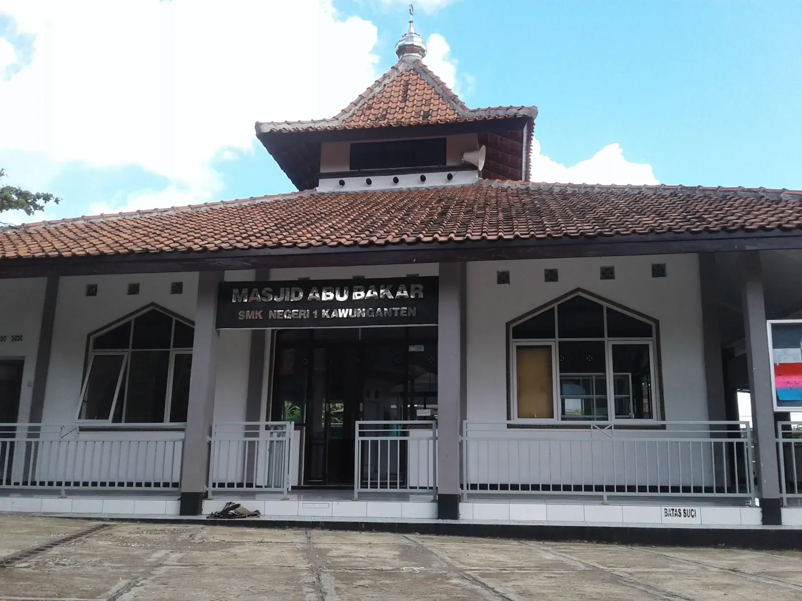 Masjid Abu Bakar SMKN 1 Kawunganten