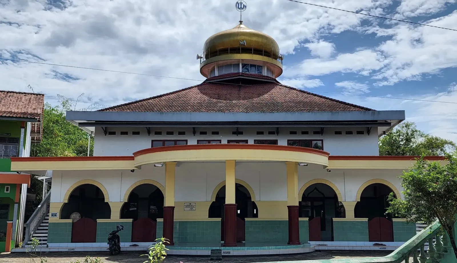 Masjid Baitul Muttaqin (Masjid Ganda)
