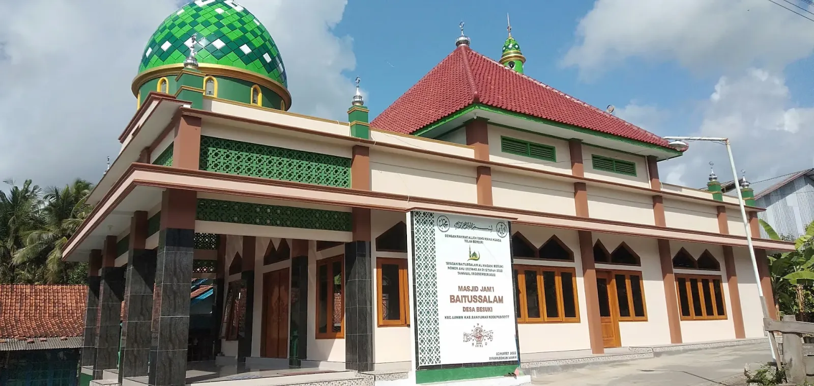 MASJID BAITUSSALAM BESUKI LUMBIR-JATENG