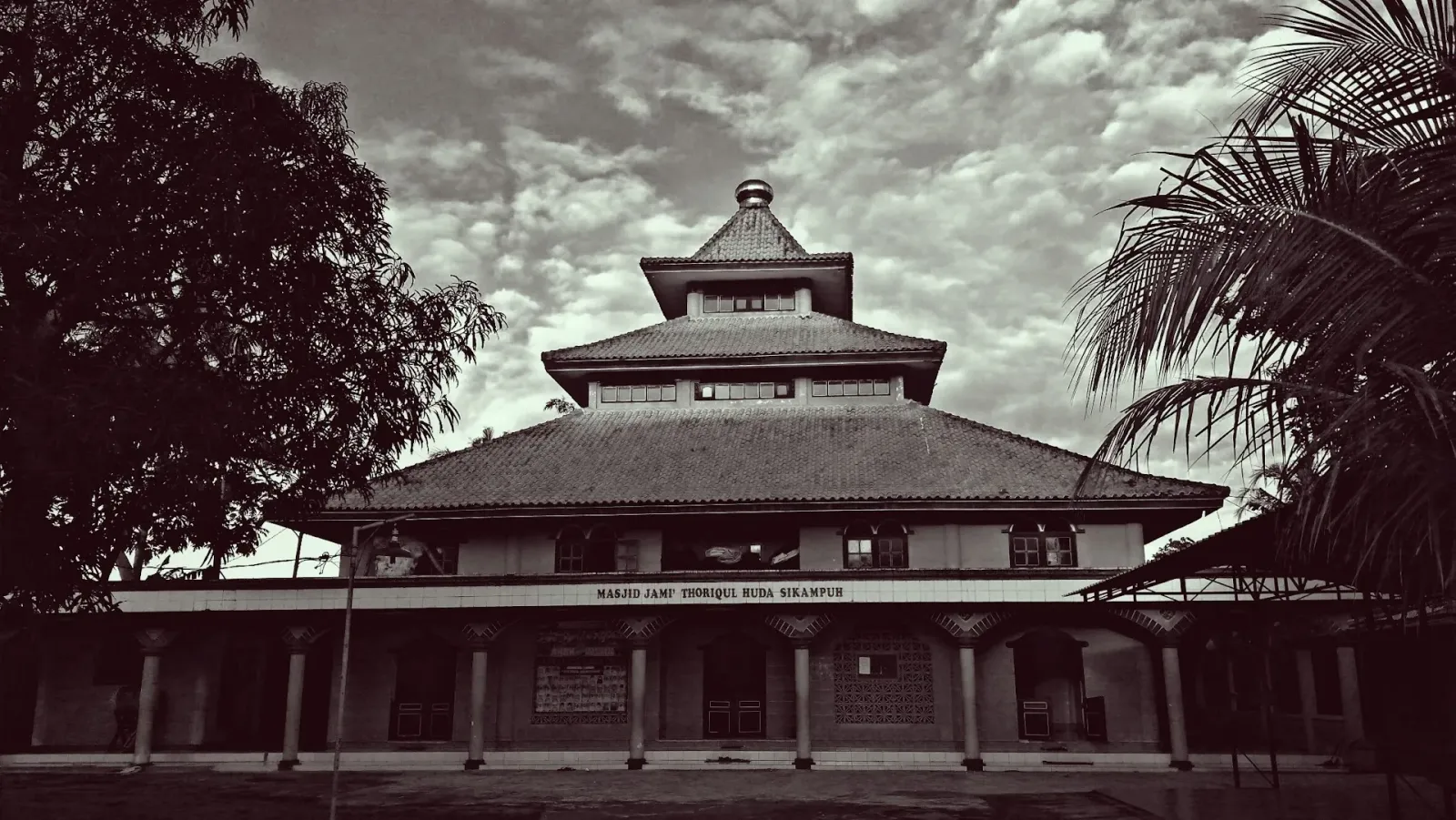Masjid Thoriqul Huda Karanggondang
