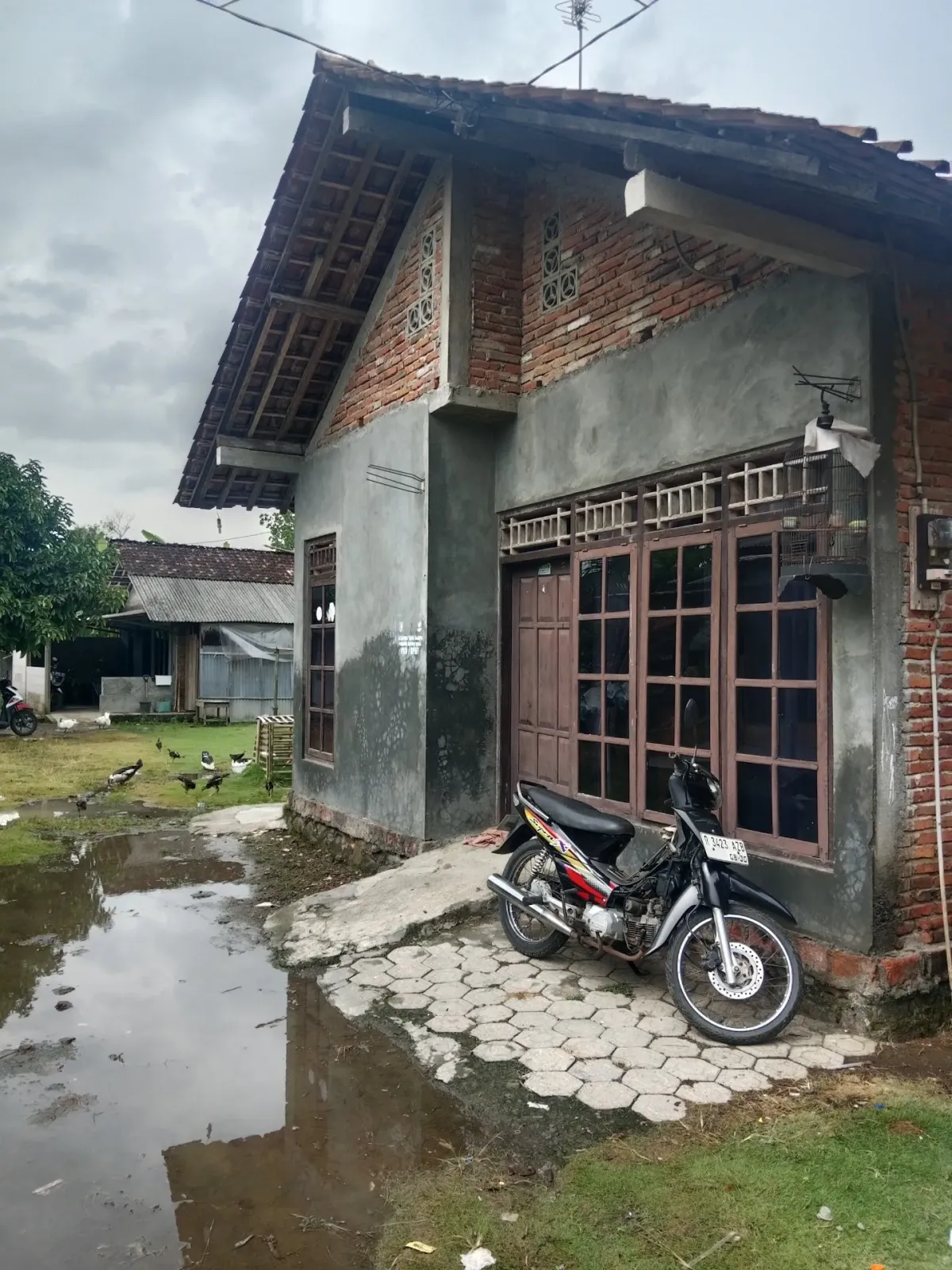 Mb Cici Emas dan baju