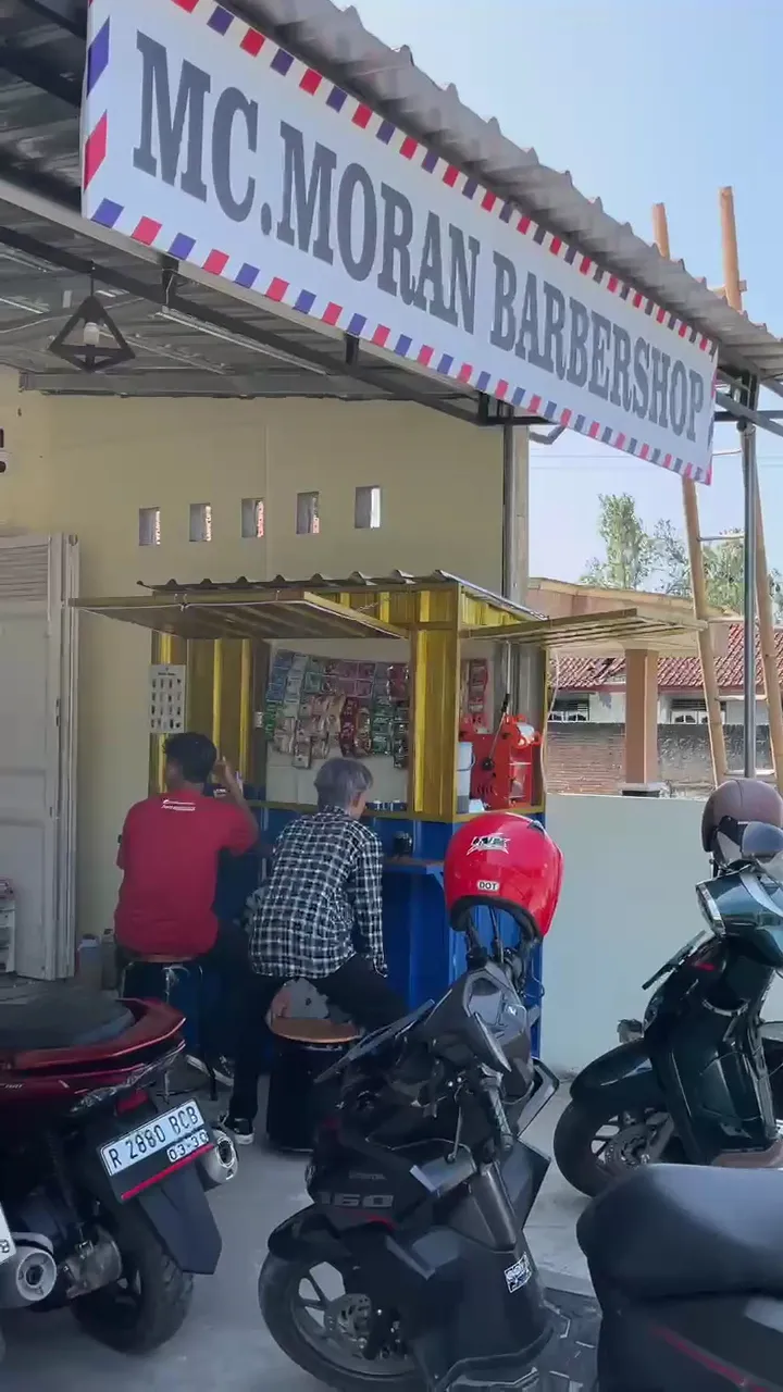 Mc-MORAN BARBERSHOP