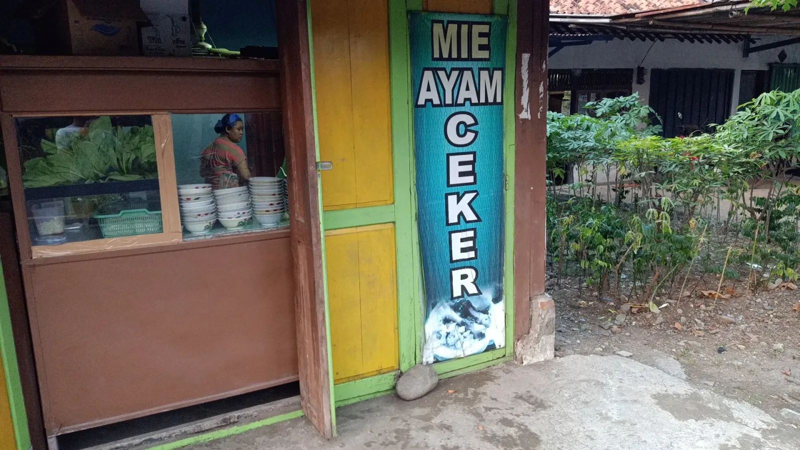 Mie ayam ceker stinggil raya