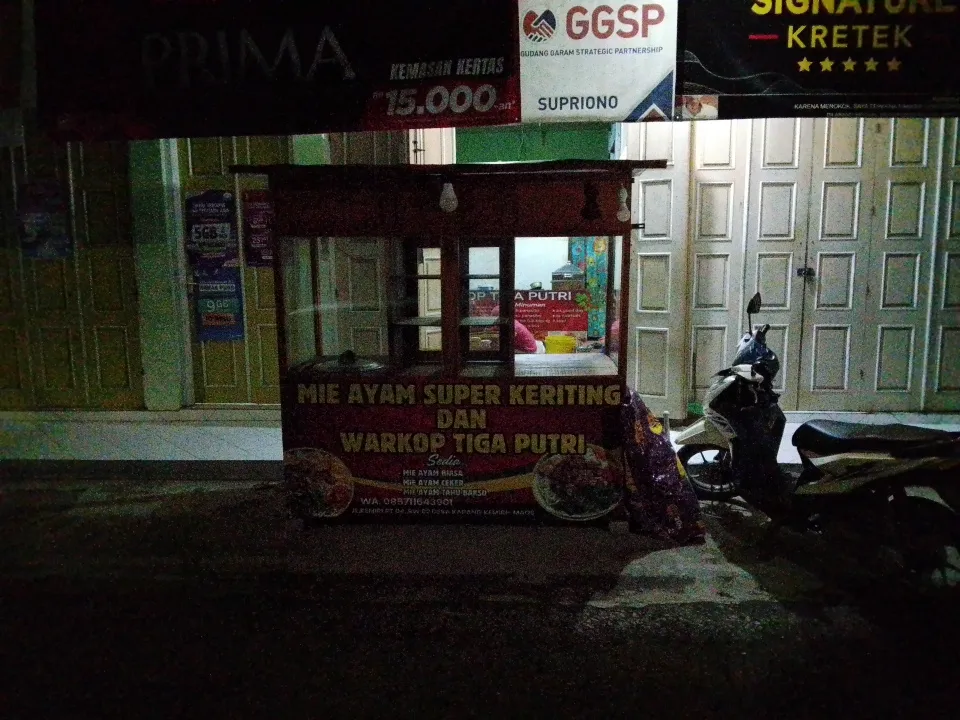 Mie ayam tiga putra