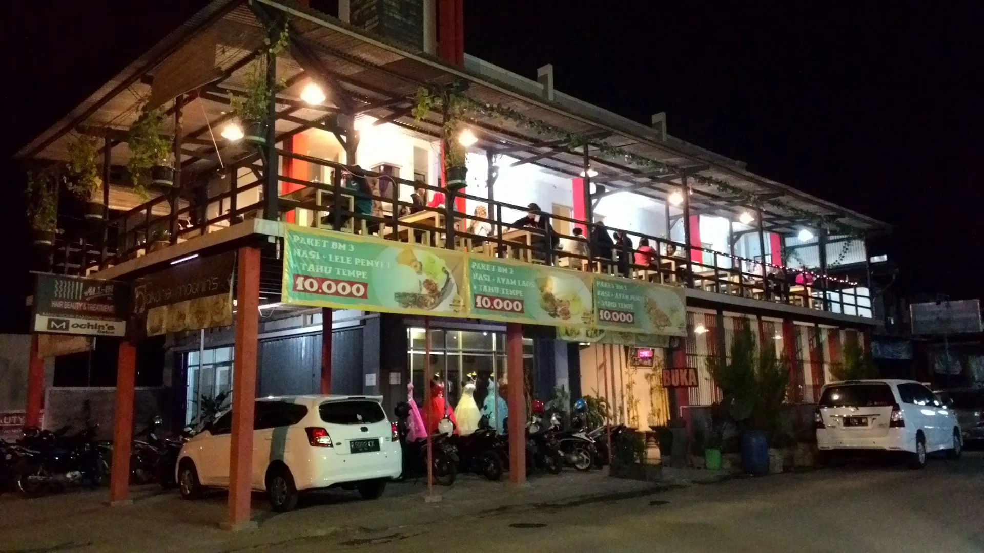 Mochin's Salon